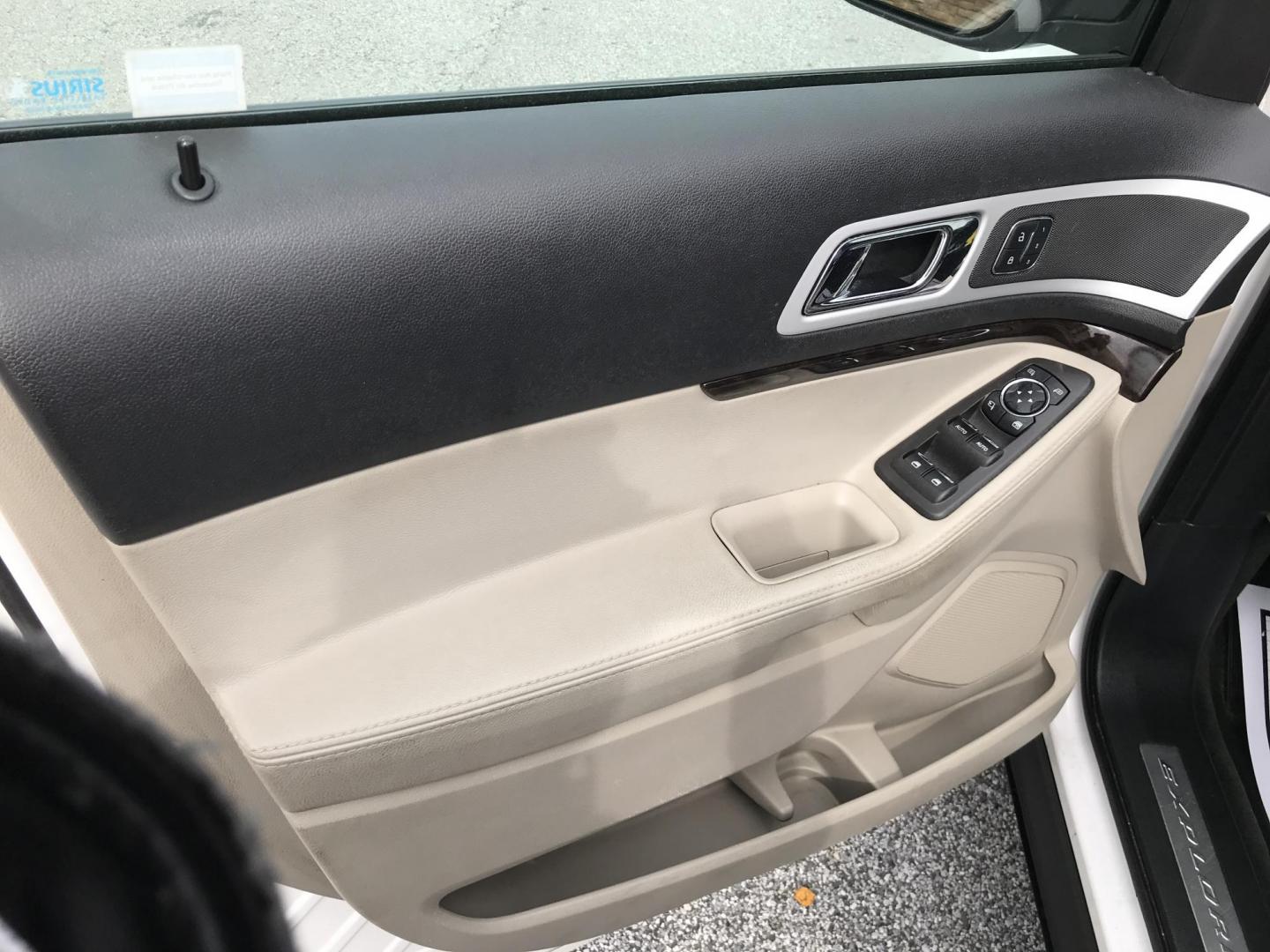 2014 White /Tan Ford Explorer Limited 4WD (1FM5K8F86EG) with an 3.5L V6 DOHC 24V engine, 6-Speed Automatic transmission, located at 577 Chester Pike, Prospect Park, PA, 19076, (610) 237-1015, 39.886154, -75.302338 - 2014 Ford Explorer LIMITED: Navigation system, backup camera, sunroof, 3rd row seating, 4x4, SUPER CLEAN, runs LIKE NEW! This vehicle comes inspected and has been given a bumper to bumper safety check. It is very clean, reliable, and well maintained. We offer a unique pay plan that is known for b - Photo#12