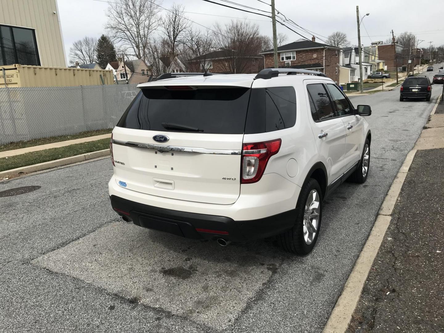2014 White /Tan Ford Explorer Limited 4WD (1FM5K8F86EG) with an 3.5L V6 DOHC 24V engine, 6-Speed Automatic transmission, located at 577 Chester Pike, Prospect Park, PA, 19076, (610) 237-1015, 39.886154, -75.302338 - 2014 Ford Explorer LIMITED: Navigation system, backup camera, sunroof, 3rd row seating, 4x4, SUPER CLEAN, runs LIKE NEW! This vehicle comes inspected and has been given a bumper to bumper safety check. It is very clean, reliable, and well maintained. We offer a unique pay plan that is known for b - Photo#4