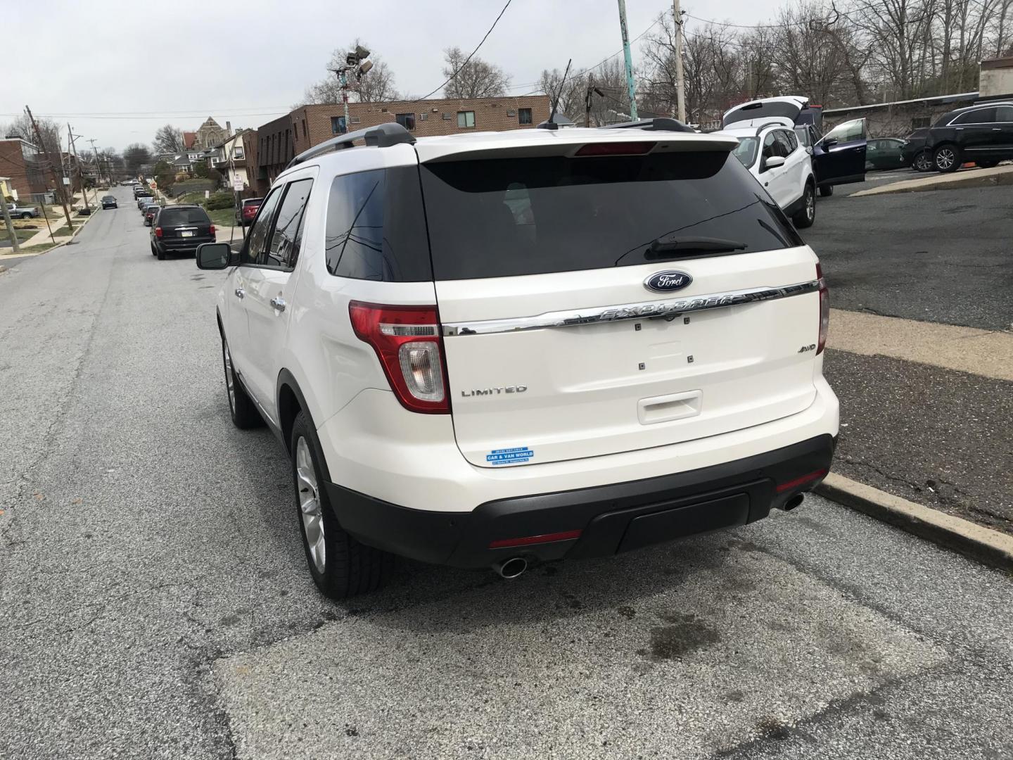 2014 White /Tan Ford Explorer Limited 4WD (1FM5K8F86EG) with an 3.5L V6 DOHC 24V engine, 6-Speed Automatic transmission, located at 577 Chester Pike, Prospect Park, PA, 19076, (610) 237-1015, 39.886154, -75.302338 - 2014 Ford Explorer LIMITED: Navigation system, backup camera, sunroof, 3rd row seating, 4x4, SUPER CLEAN, runs LIKE NEW! This vehicle comes inspected and has been given a bumper to bumper safety check. It is very clean, reliable, and well maintained. We offer a unique pay plan that is known for b - Photo#5
