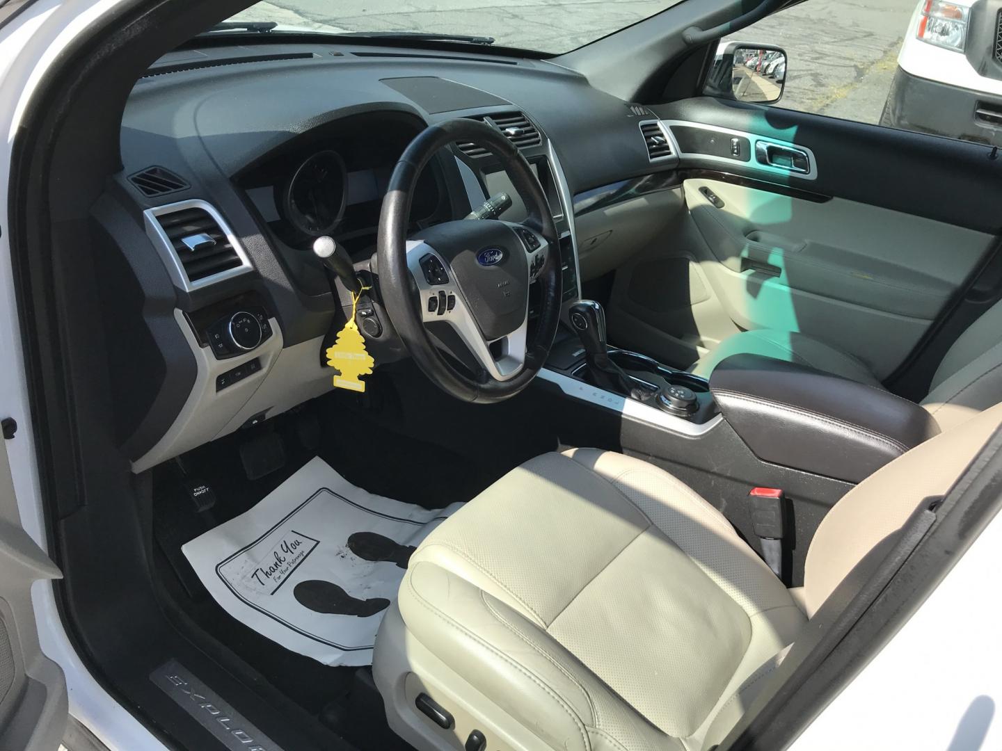 2014 White /Tan Ford Explorer Limited 4WD (1FM5K8F86EG) with an 3.5L V6 DOHC 24V engine, 6-Speed Automatic transmission, located at 577 Chester Pike, Prospect Park, PA, 19076, (610) 237-1015, 39.886154, -75.302338 - 2014 Ford Explorer LIMITED: Navigation system, sunroof, 3rd row seating, 4x4, SUPER CLEAN, runs LIKE NEW! This vehicle comes inspected and has been given a bumper to bumper safety check. It is very clean, reliable, and well maintained. We offer a unique pay plan that is known for being the easies- Photo#8
