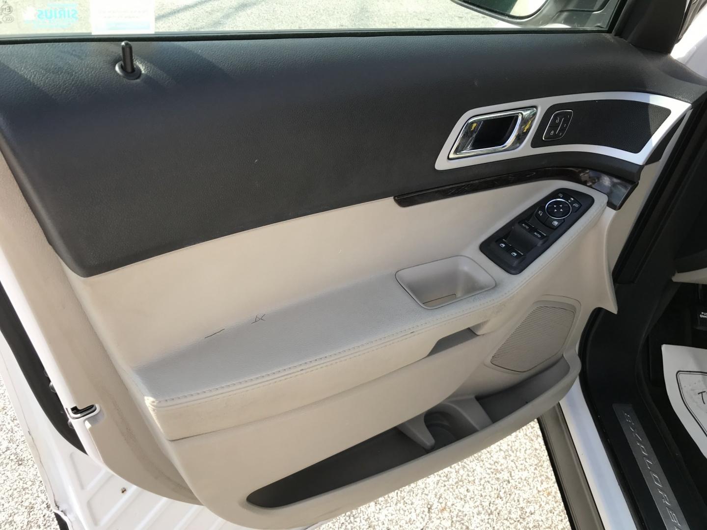 2014 White /Tan Ford Explorer Limited 4WD (1FM5K8F86EG) with an 3.5L V6 DOHC 24V engine, 6-Speed Automatic transmission, located at 577 Chester Pike, Prospect Park, PA, 19076, (610) 237-1015, 39.886154, -75.302338 - 2014 Ford Explorer LIMITED: Navigation system, sunroof, 3rd row seating, 4x4, SUPER CLEAN, runs LIKE NEW! This vehicle comes inspected and has been given a bumper to bumper safety check. It is very clean, reliable, and well maintained. We offer a unique pay plan that is known for being the easies- Photo#9
