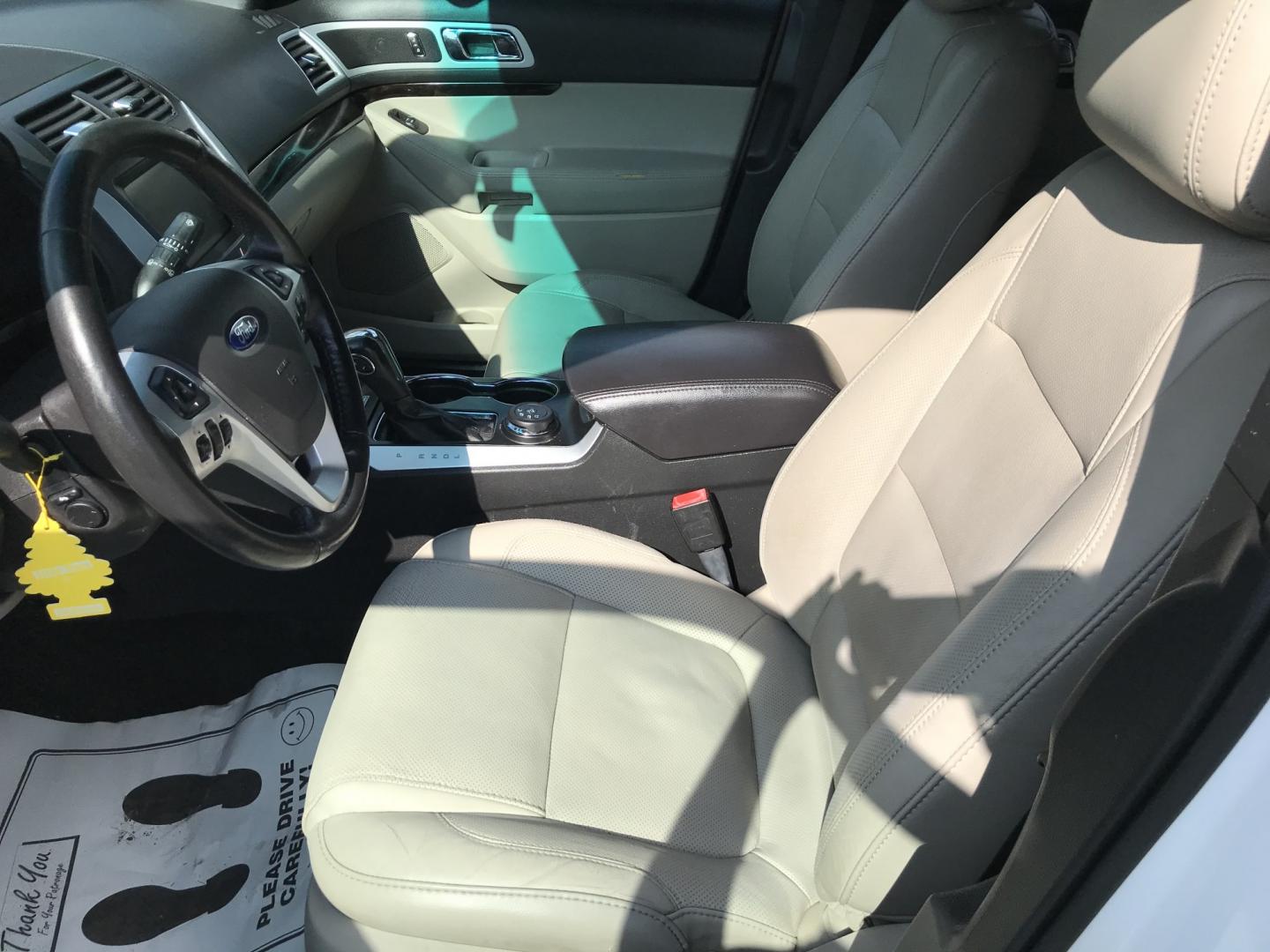 2014 White /Tan Ford Explorer Limited 4WD (1FM5K8F86EG) with an 3.5L V6 DOHC 24V engine, 6-Speed Automatic transmission, located at 577 Chester Pike, Prospect Park, PA, 19076, (610) 237-1015, 39.886154, -75.302338 - 2014 Ford Explorer LIMITED: Navigation system, sunroof, 3rd row seating, 4x4, SUPER CLEAN, runs LIKE NEW! This vehicle comes inspected and has been given a bumper to bumper safety check. It is very clean, reliable, and well maintained. We offer a unique pay plan that is known for being the easies- Photo#10