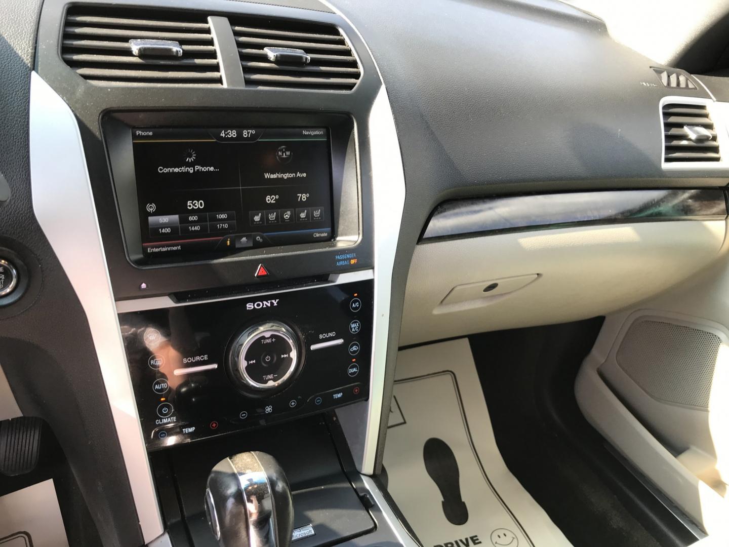 2014 White /Tan Ford Explorer Limited 4WD (1FM5K8F86EG) with an 3.5L V6 DOHC 24V engine, 6-Speed Automatic transmission, located at 577 Chester Pike, Prospect Park, PA, 19076, (610) 237-1015, 39.886154, -75.302338 - 2014 Ford Explorer LIMITED: Navigation system, sunroof, 3rd row seating, 4x4, SUPER CLEAN, runs LIKE NEW! This vehicle comes inspected and has been given a bumper to bumper safety check. It is very clean, reliable, and well maintained. We offer a unique pay plan that is known for being the easies- Photo#13