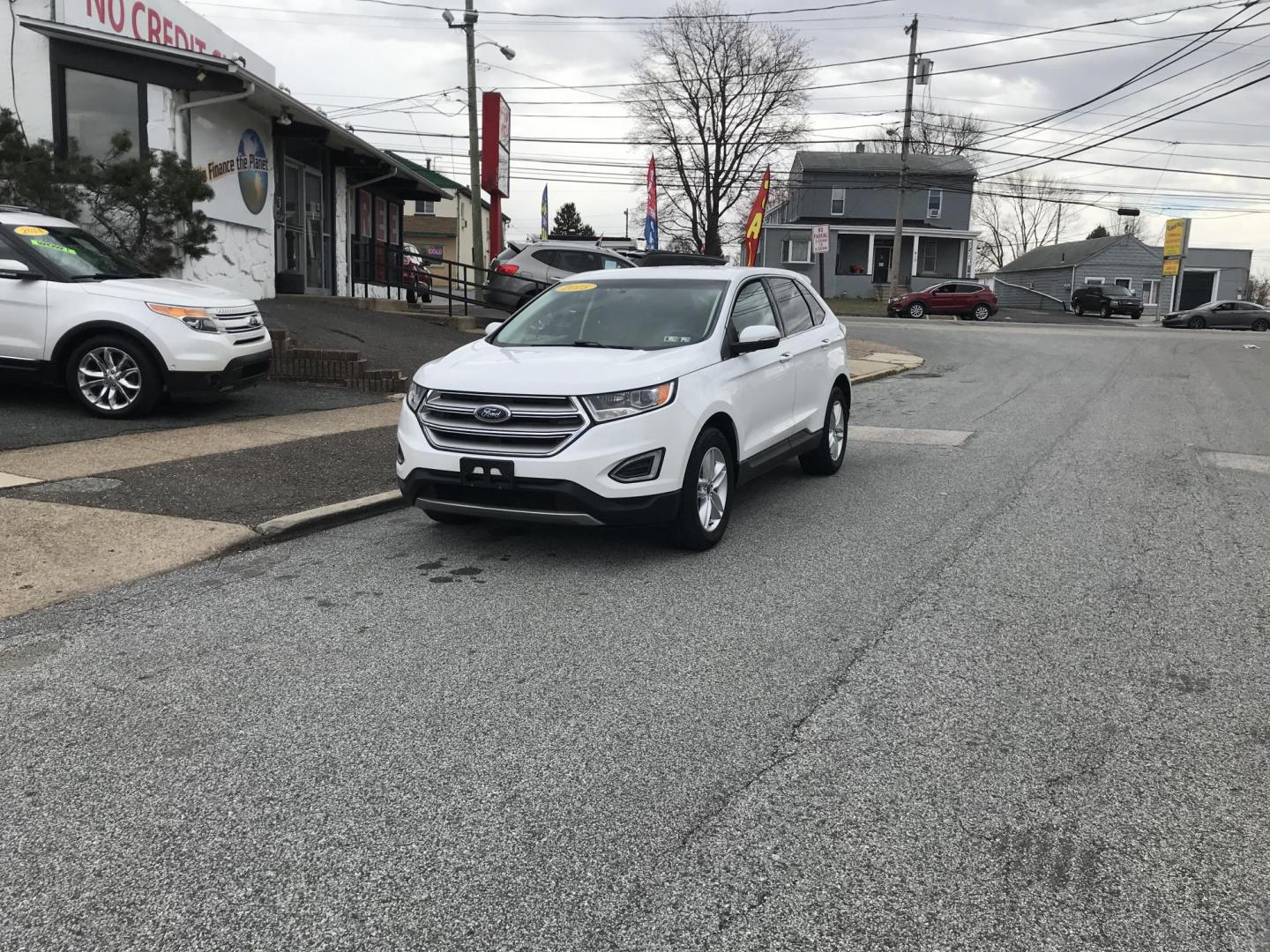 2015 White /Black Ford Edge SEL AWD (2FMTK4J89FB) with an 3.5L V6 DOHC 24V engine, 6-Speed Automatic transmission, located at 577 Chester Pike, Prospect Park, PA, 19076, (610) 237-1015, 39.886154, -75.302338 - 2015 Ford Edge SEL: AWD, backup camera, new PA inspection, SUPER CLEAN, runs LIKE NEW! This vehicle comes inspected and has been given a bumper to bumper safety check. It is very clean, reliable, and well maintained. We offer a unique pay plan that is known for being the easiest and fastest finan - Photo#2
