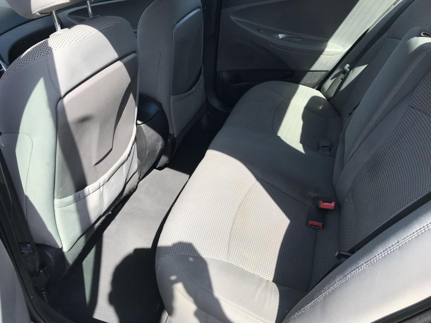 2011 Black /Gray Hyundai Sonata GLS Auto (5NPEB4AC7BH) with an 2.4L L4 DOHC 16V engine, 5-Speed Automatic transmission, located at 577 Chester Pike, Prospect Park, PA, 19076, (610) 237-1015, 39.886154, -75.302338 - Photo#11