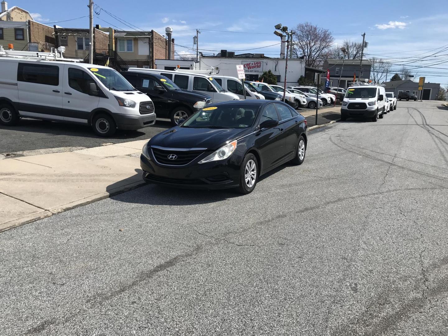 2011 Black /Gray Hyundai Sonata GLS Auto (5NPEB4AC7BH) with an 2.4L L4 DOHC 16V engine, 5-Speed Automatic transmission, located at 577 Chester Pike, Prospect Park, PA, 19076, (610) 237-1015, 39.886154, -75.302338 - Photo#2