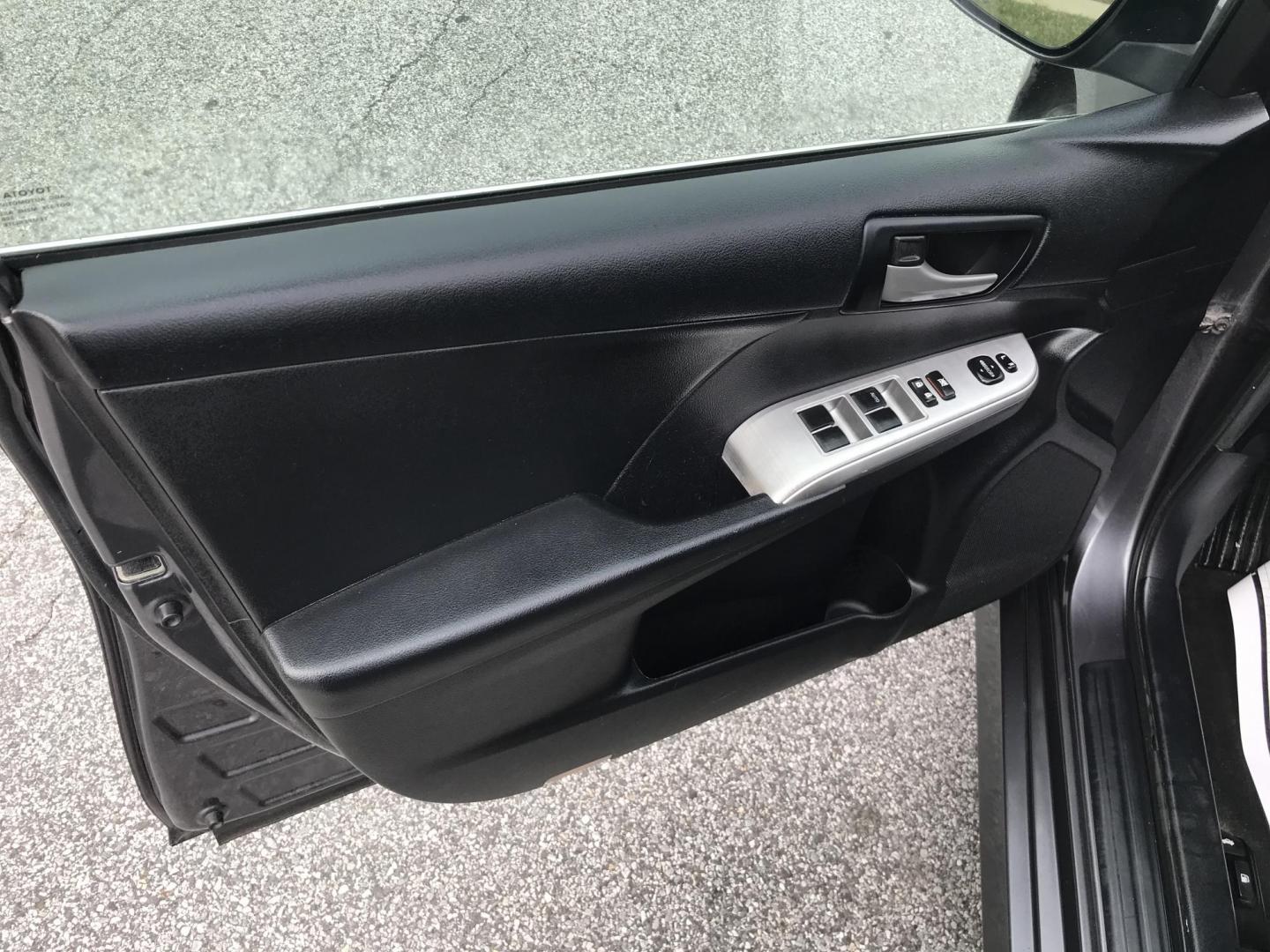 2014 Gray /Black Toyota Camry SE (4T1BF1FK0EU) with an 2.5L L4 DOHC 16V engine, 6-Speed Automatic transmission, located at 577 Chester Pike, Prospect Park, PA, 19076, (610) 237-1015, 39.886154, -75.302338 - Photo#10