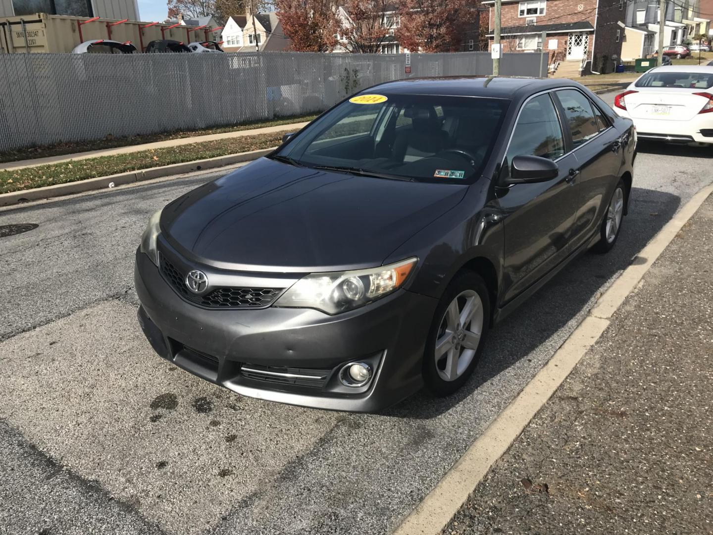 2014 Gray /Black Toyota Camry SE (4T1BF1FK0EU) with an 2.5L L4 DOHC 16V engine, 6-Speed Automatic transmission, located at 577 Chester Pike, Prospect Park, PA, 19076, (610) 237-1015, 39.886154, -75.302338 - 2014 Toyota Camry SE: Backup camera, great on gas, new PA inspection, SUPER CLEAN, runs LIKE NEW! This vehicle comes inspected and has been given a bumper to bumper safety check. It is very clean, reliable, and well maintained. We offer a unique pay plan that is known for being the easiest and fa - Photo#3