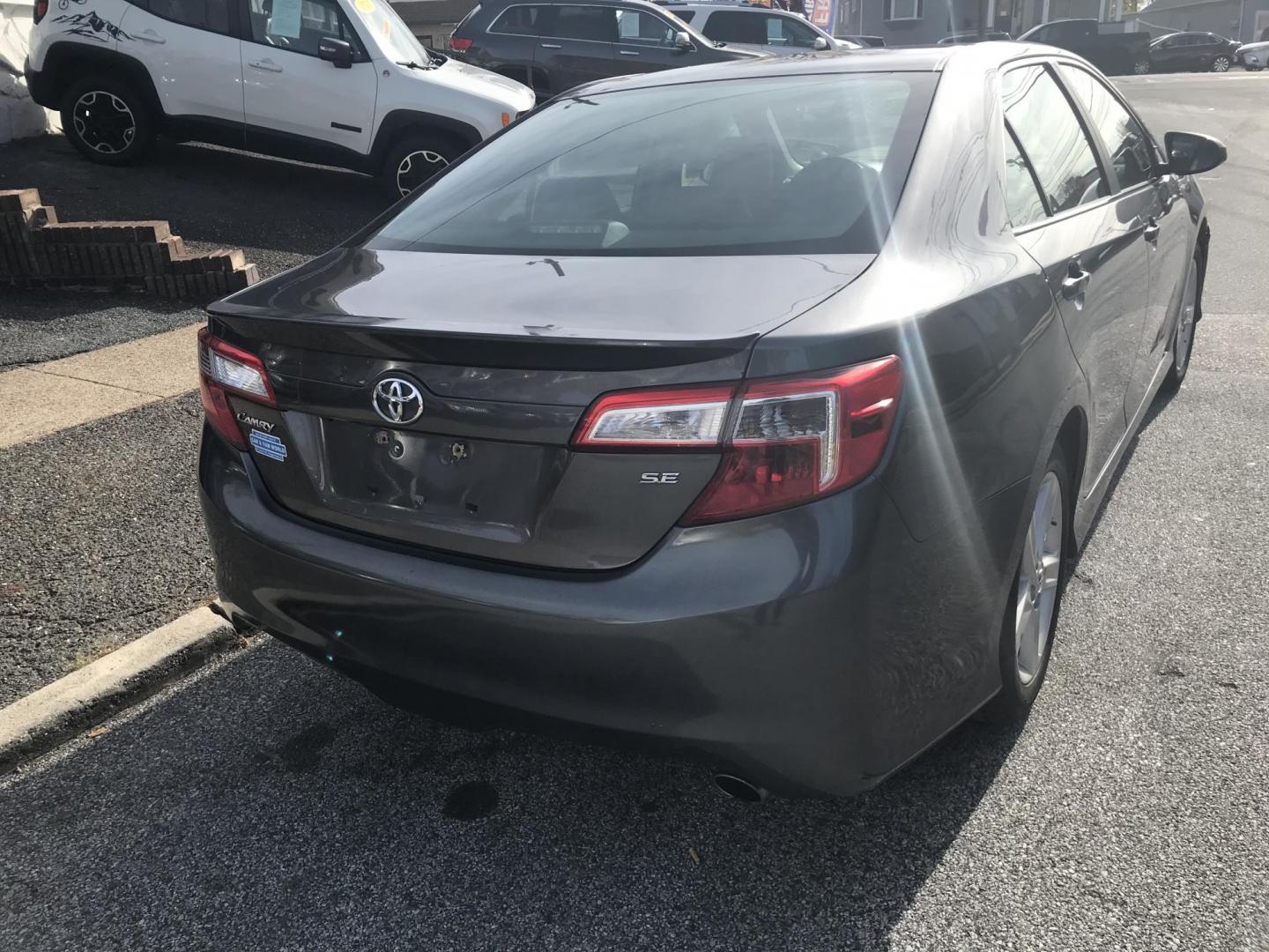 2014 Gray /Black Toyota Camry SE (4T1BF1FK0EU) with an 2.5L L4 DOHC 16V engine, 6-Speed Automatic transmission, located at 577 Chester Pike, Prospect Park, PA, 19076, (610) 237-1015, 39.886154, -75.302338 - 2014 Toyota Camry SE: Backup camera, great on gas, new PA inspection, SUPER CLEAN, runs LIKE NEW! This vehicle comes inspected and has been given a bumper to bumper safety check. It is very clean, reliable, and well maintained. We offer a unique pay plan that is known for being the easiest and fa - Photo#6