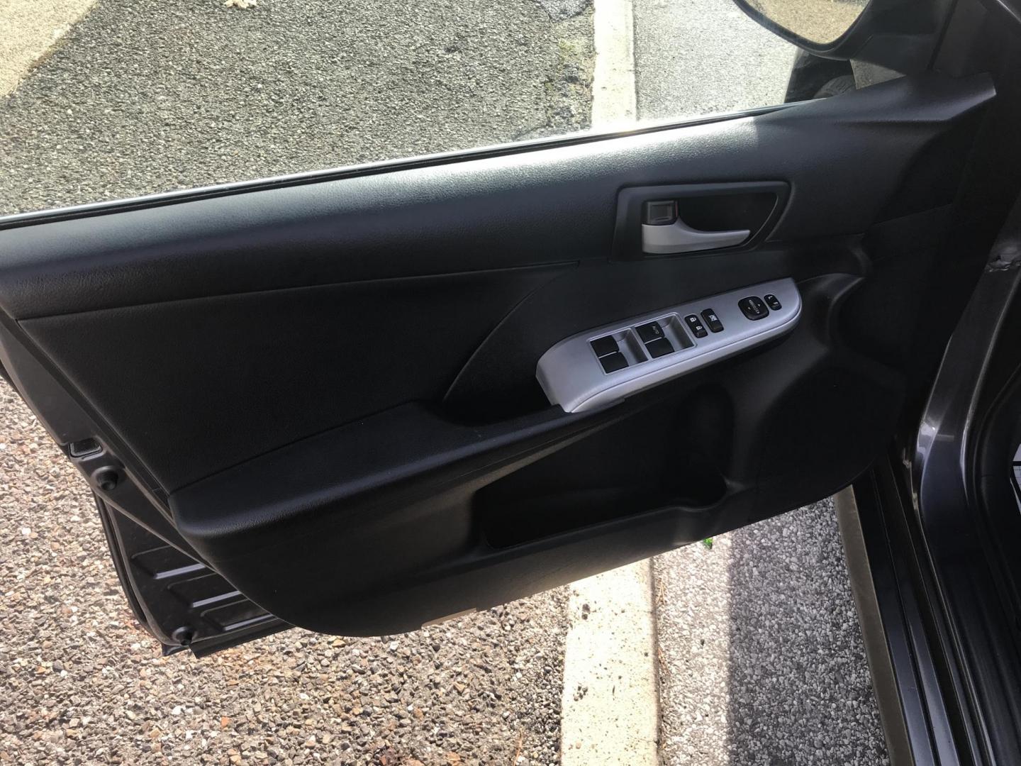 2014 Gray /Black Toyota Camry SE (4T1BF1FK0EU) with an 2.5L L4 DOHC 16V engine, 6-Speed Automatic transmission, located at 577 Chester Pike, Prospect Park, PA, 19076, (610) 237-1015, 39.886154, -75.302338 - 2014 Toyota Camry SE: Backup camera, great on gas, new PA inspection, SUPER CLEAN, runs LIKE NEW! This vehicle comes inspected and has been given a bumper to bumper safety check. It is very clean, reliable, and well maintained. We offer a unique pay plan that is known for being the easiest and fa - Photo#8