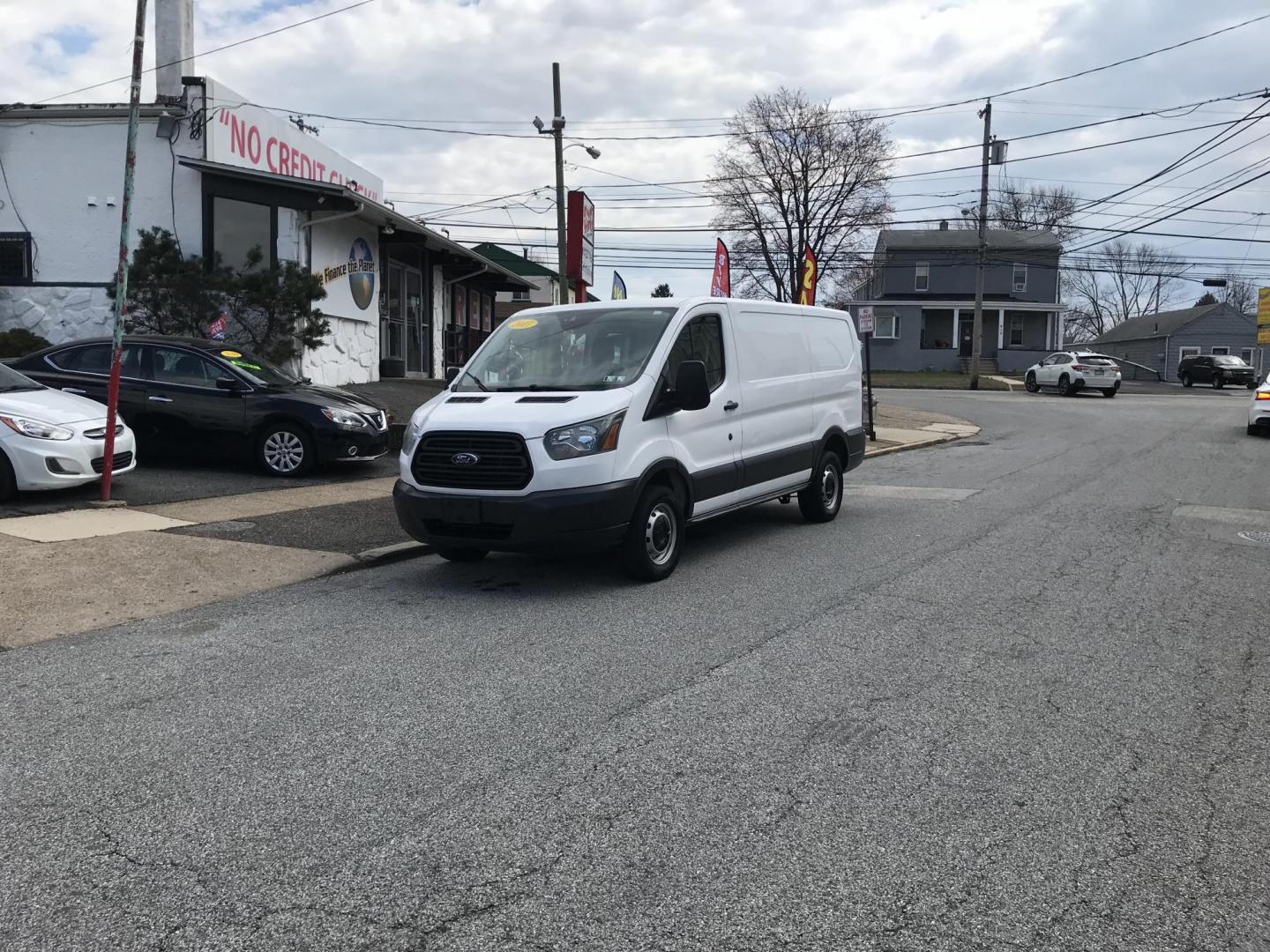 2017 White /Gray Ford Transit 250 Van Low Roof 60/40 Pass.130-in. WB (1FTYR1ZM2HK) with an 3.7L V6 DOHC 24V engine, 6A transmission, located at 577 Chester Pike, Prospect Park, PA, 19076, (610) 237-1015, 39.886154, -75.302338 - Photo#3