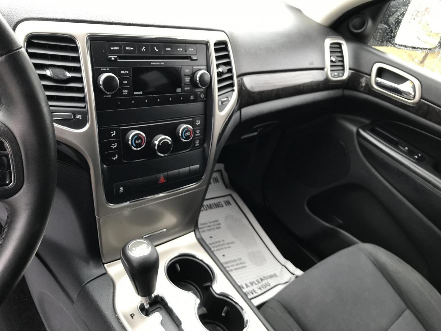 2011 Blue /Gray Jeep Grand Cherokee Laredo 4WD (1J4RR4GG2BC) with an 3.6L V6 DOHC 24V engine, 5-Speed Automatic transmission, located at 577 Chester Pike, Prospect Park, PA, 19076, (610) 237-1015, 39.886154, -75.302338 - Photo#11