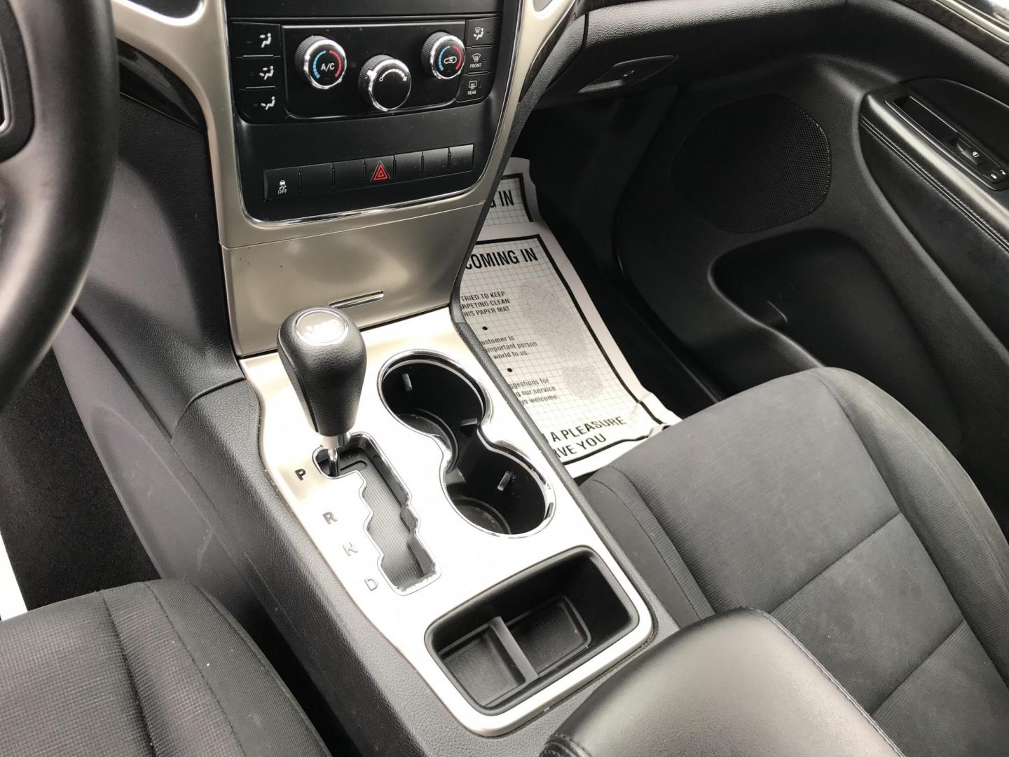 2011 Blue /Gray Jeep Grand Cherokee Laredo 4WD (1J4RR4GG2BC) with an 3.6L V6 DOHC 24V engine, 5-Speed Automatic transmission, located at 577 Chester Pike, Prospect Park, PA, 19076, (610) 237-1015, 39.886154, -75.302338 - Photo#13