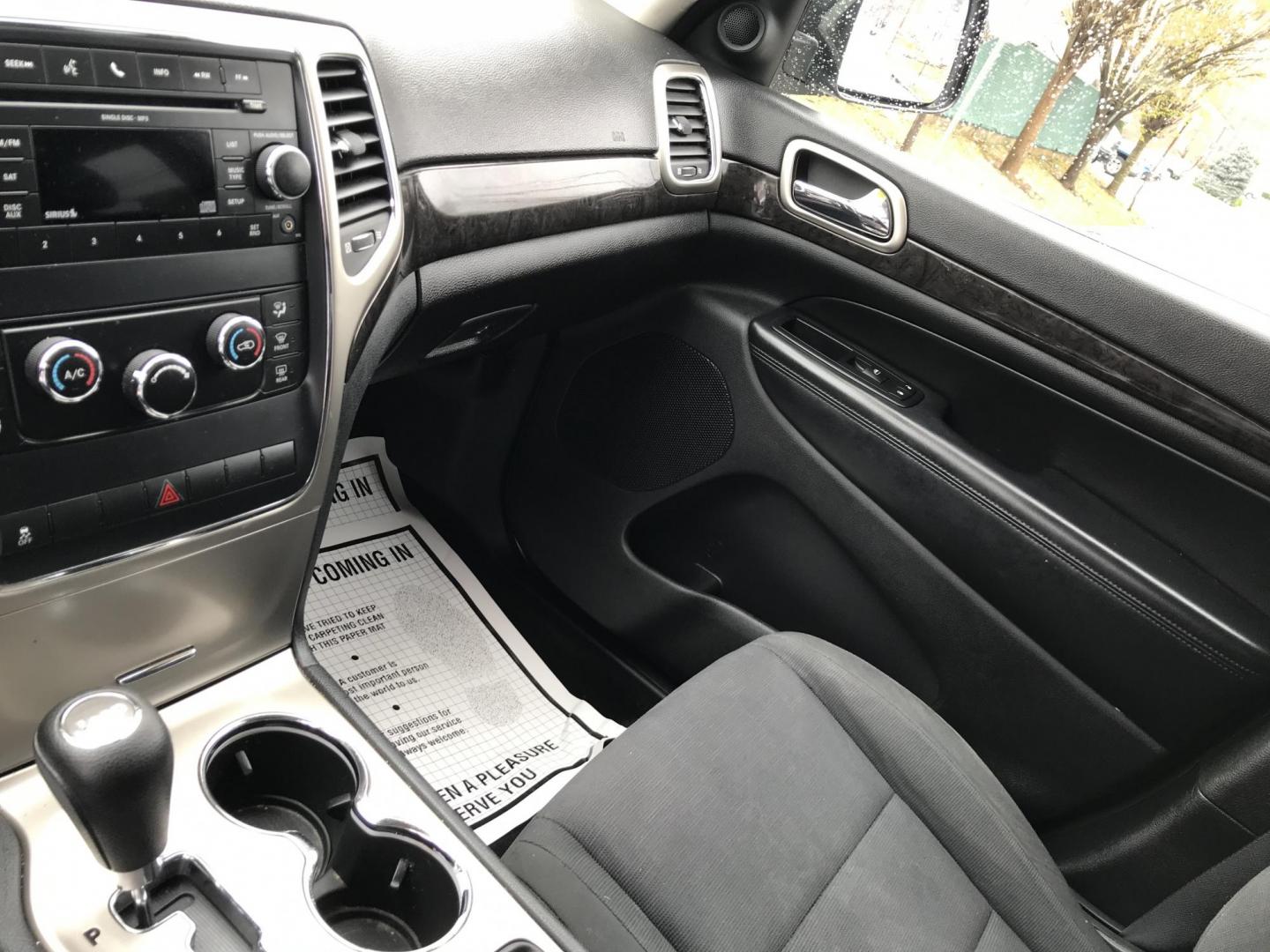 2011 Blue /Gray Jeep Grand Cherokee Laredo 4WD (1J4RR4GG2BC) with an 3.6L V6 DOHC 24V engine, 5-Speed Automatic transmission, located at 577 Chester Pike, Prospect Park, PA, 19076, (610) 237-1015, 39.886154, -75.302338 - Photo#14