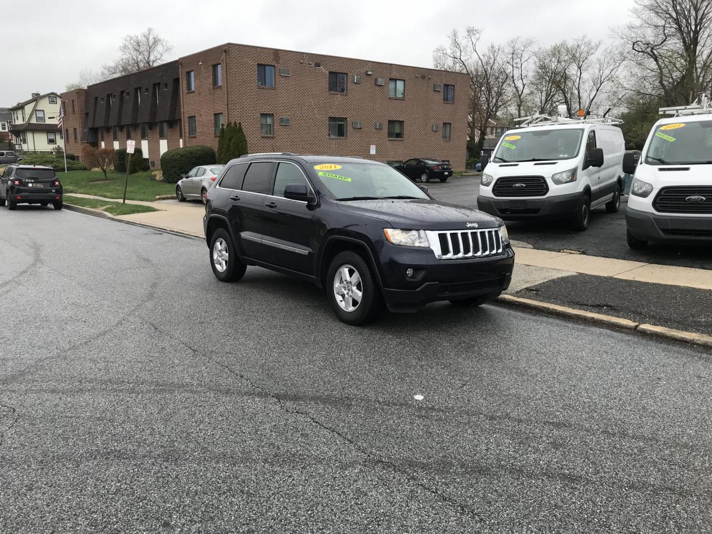 2011 Blue /Gray Jeep Grand Cherokee Laredo 4WD (1J4RR4GG2BC) with an 3.6L V6 DOHC 24V engine, 5-Speed Automatic transmission, located at 577 Chester Pike, Prospect Park, PA, 19076, (610) 237-1015, 39.886154, -75.302338 - Photo#2