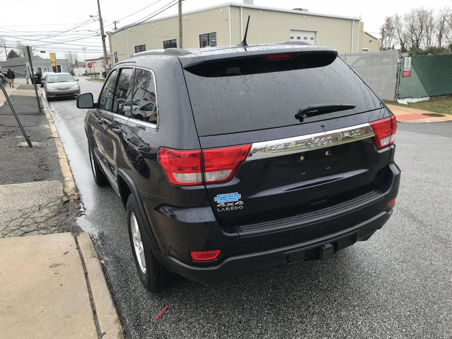 2011 Blue /Gray Jeep Grand Cherokee Laredo 4WD (1J4RR4GG2BC) with an 3.6L V6 DOHC 24V engine, 5-Speed Automatic transmission, located at 577 Chester Pike, Prospect Park, PA, 19076, (610) 237-1015, 39.886154, -75.302338 - Photo#5