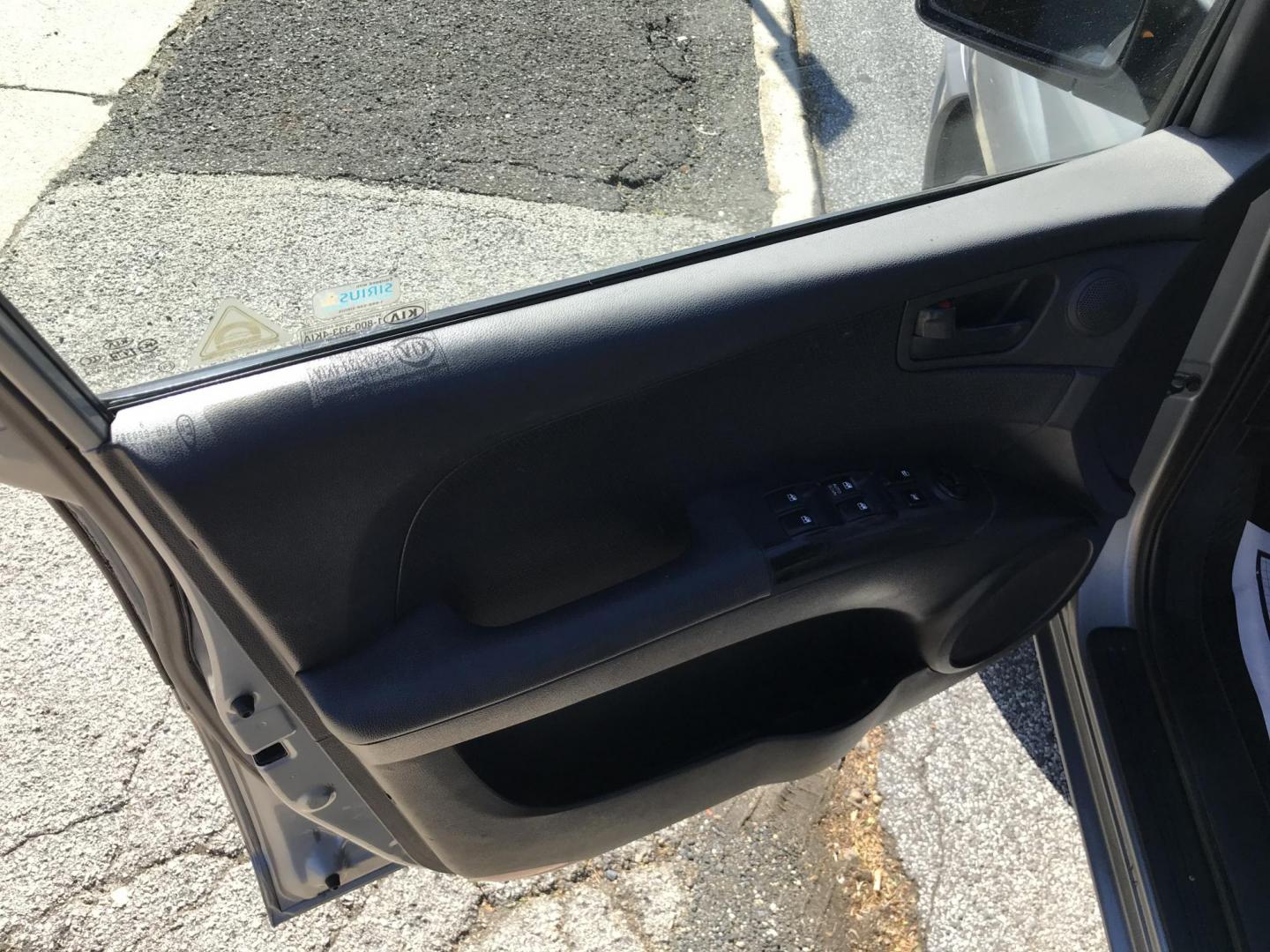 2010 Gray /Gray Kia Sportage LX (KNDKG3A48A7) with an 2.0L L4 DOHC 16V engine, 4-Speed Automatic transmission, located at 577 Chester Pike, Prospect Park, PA, 19076, (610) 237-1015, 39.886154, -75.302338 - Photo#8