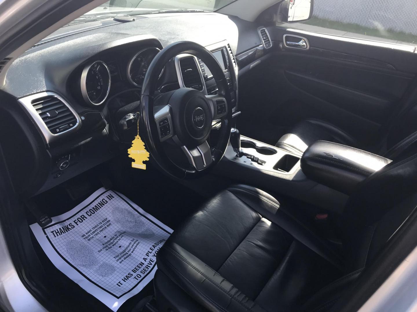 2011 Silver /Black Jeep Grand Cherokee Laredo 4WD (1J4RR4GG1BC) with an 3.6L V6 DOHC 24V engine, 5-Speed Automatic transmission, located at 577 Chester Pike, Prospect Park, PA, 19076, (610) 237-1015, 39.886154, -75.302338 - 2011 Jeep Grand Cherokee Laredo: 4x4, backup camera, black leather interior, runs LIKE NEW! This vehicle comes inspected and has been given a bumper to bumper safety check. It is very clean, reliable, and well maintained. We offer a unique pay plan that is known for being the easiest and fastest - Photo#9
