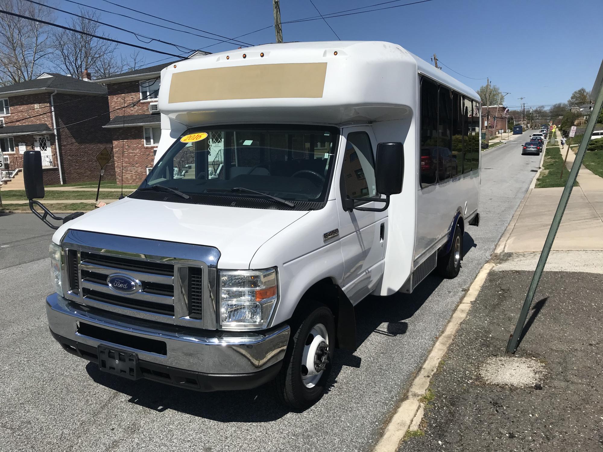 photo of 2016 Ford Econoline E450 Shuttle Bus