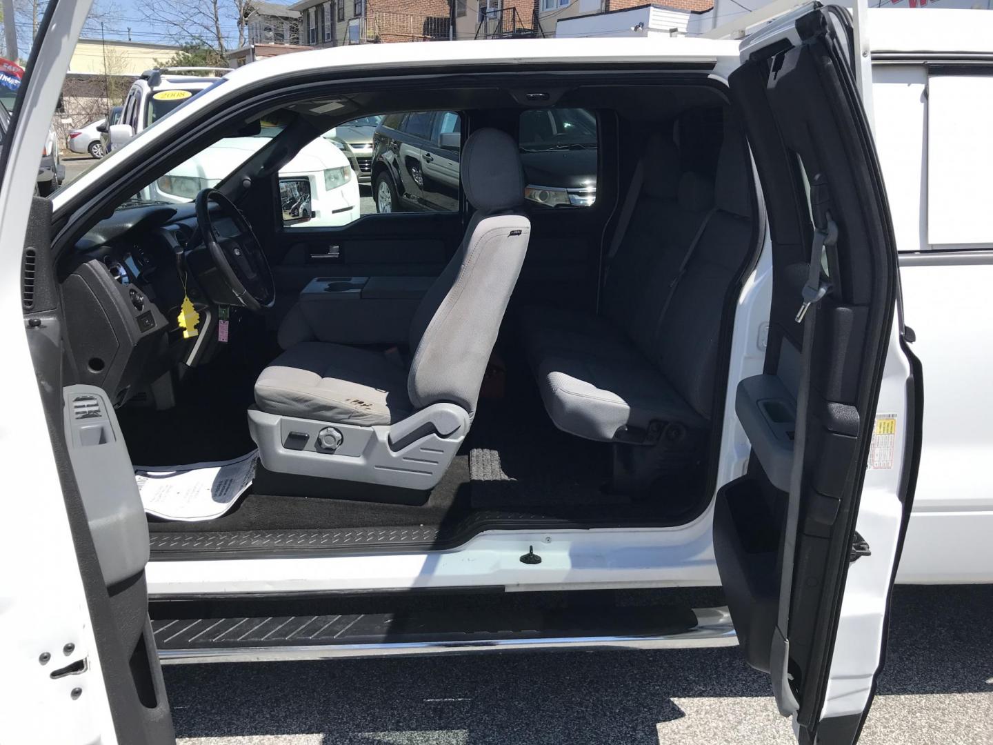 2013 White /Gray Ford F-150 XLT SuperCab 6.5-ft. Bed 4WD (1FTFX1ET1DK) with an 3.5L V6 TURBO engine, 6-Speed Automatic transmission, located at 577 Chester Pike, Prospect Park, PA, 19076, (610) 237-1015, 39.886154, -75.302338 - 2013 Ford F150: Extended Cab, 4x4, 8 Foot Bed, Utility Cap w/ EZ Glide Pullout, new PA inspection, runs LIKE NEW! This vehicle comes inspected and has been given a bumper to bumper safety check. It is very clean, reliable, and well maintained. We offer a unique pay plan that is known for being th - Photo#17