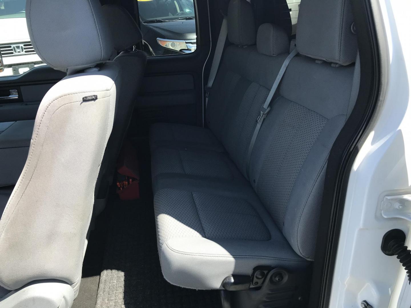 2013 White /Gray Ford F-150 XLT SuperCab 6.5-ft. Bed 4WD (1FTFX1ET1DK) with an 3.5L V6 TURBO engine, 6-Speed Automatic transmission, located at 577 Chester Pike, Prospect Park, PA, 19076, (610) 237-1015, 39.886154, -75.302338 - 2013 Ford F150: Extended Cab, 4x4, 8 Foot Bed, Utility Cap w/ EZ Glide Pullout, new PA inspection, runs LIKE NEW! This vehicle comes inspected and has been given a bumper to bumper safety check. It is very clean, reliable, and well maintained. We offer a unique pay plan that is known for being th - Photo#18