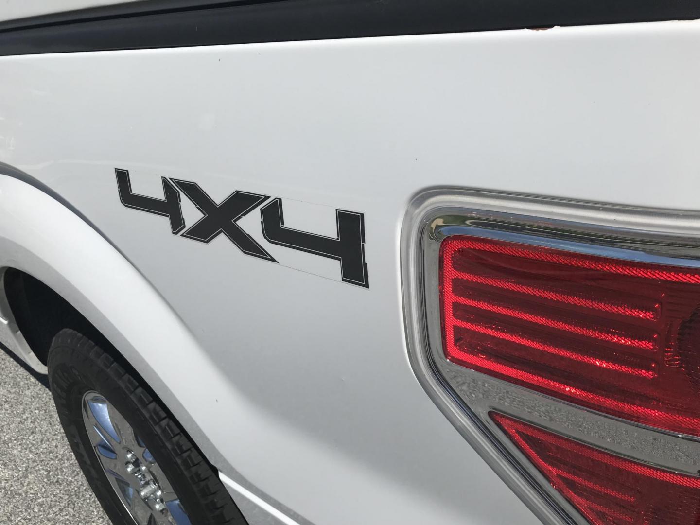 2013 White /Gray Ford F-150 XLT SuperCab 6.5-ft. Bed 4WD (1FTFX1ET1DK) with an 3.5L V6 TURBO engine, 6-Speed Automatic transmission, located at 577 Chester Pike, Prospect Park, PA, 19076, (610) 237-1015, 39.886154, -75.302338 - 2013 Ford F150: Extended Cab, 4x4, 8 Foot Bed, Utility Cap w/ EZ Glide Pullout, new PA inspection, runs LIKE NEW! This vehicle comes inspected and has been given a bumper to bumper safety check. It is very clean, reliable, and well maintained. We offer a unique pay plan that is known for being th - Photo#6