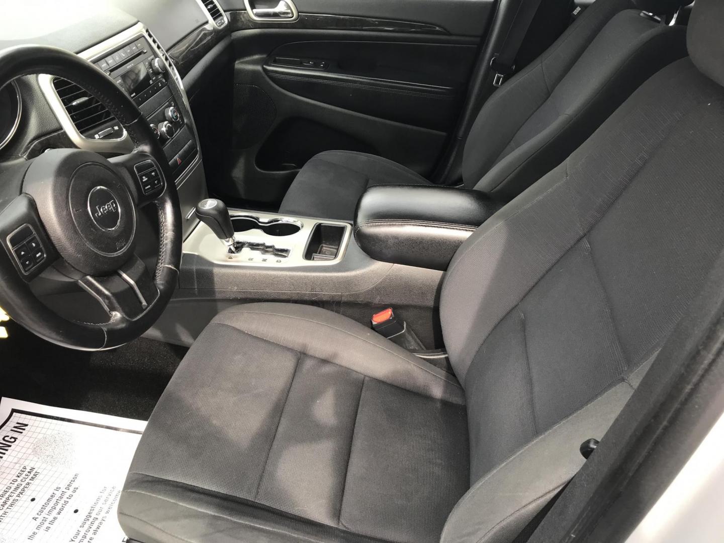 2011 Silver /Gray Jeep Grand Cherokee Laredo 4WD (1J4RR4GG8BC) with an 3.6L V6 DOHC 24V engine, 5-Speed Automatic transmission, located at 577 Chester Pike, Prospect Park, PA, 19076, (610) 237-1015, 39.886154, -75.302338 - 2011 Jeep Grand Cherokee Laredo: Only 106k miles, remote start, 4x4, new PA inspection, SUPER CLEAN, runs LIKE NEW! This vehicle comes inspected and has been given a bumper to bumper safety check. It is very clean, reliable, and well maintained. We offer a unique pay plan that is known for being - Photo#10