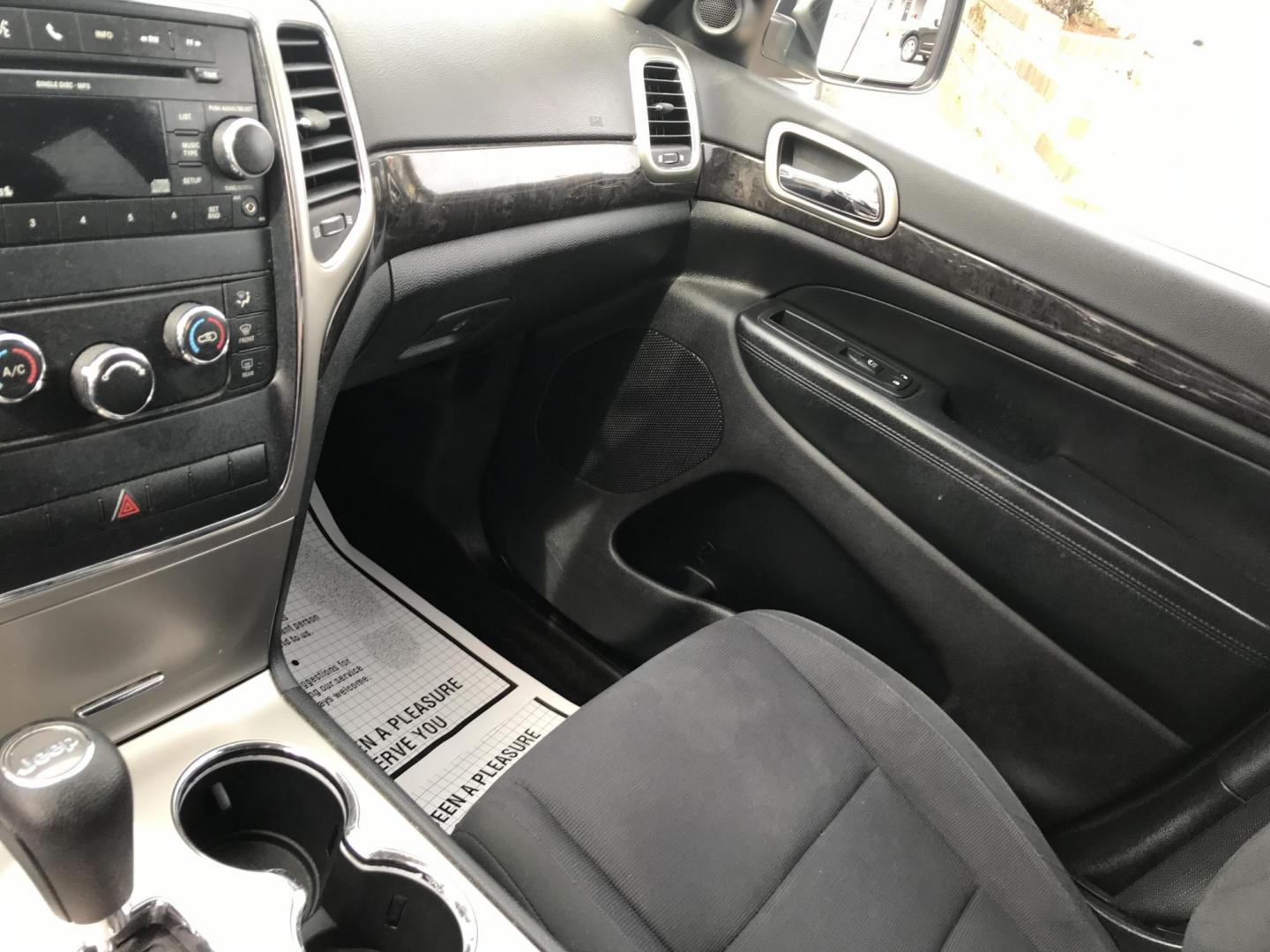 2011 Silver /Gray Jeep Grand Cherokee Laredo 4WD (1J4RR4GG8BC) with an 3.6L V6 DOHC 24V engine, 5-Speed Automatic transmission, located at 577 Chester Pike, Prospect Park, PA, 19076, (610) 237-1015, 39.886154, -75.302338 - 2011 Jeep Grand Cherokee Laredo: Only 106k miles, remote start, 4x4, new PA inspection, SUPER CLEAN, runs LIKE NEW! This vehicle comes inspected and has been given a bumper to bumper safety check. It is very clean, reliable, and well maintained. We offer a unique pay plan that is known for being - Photo#16