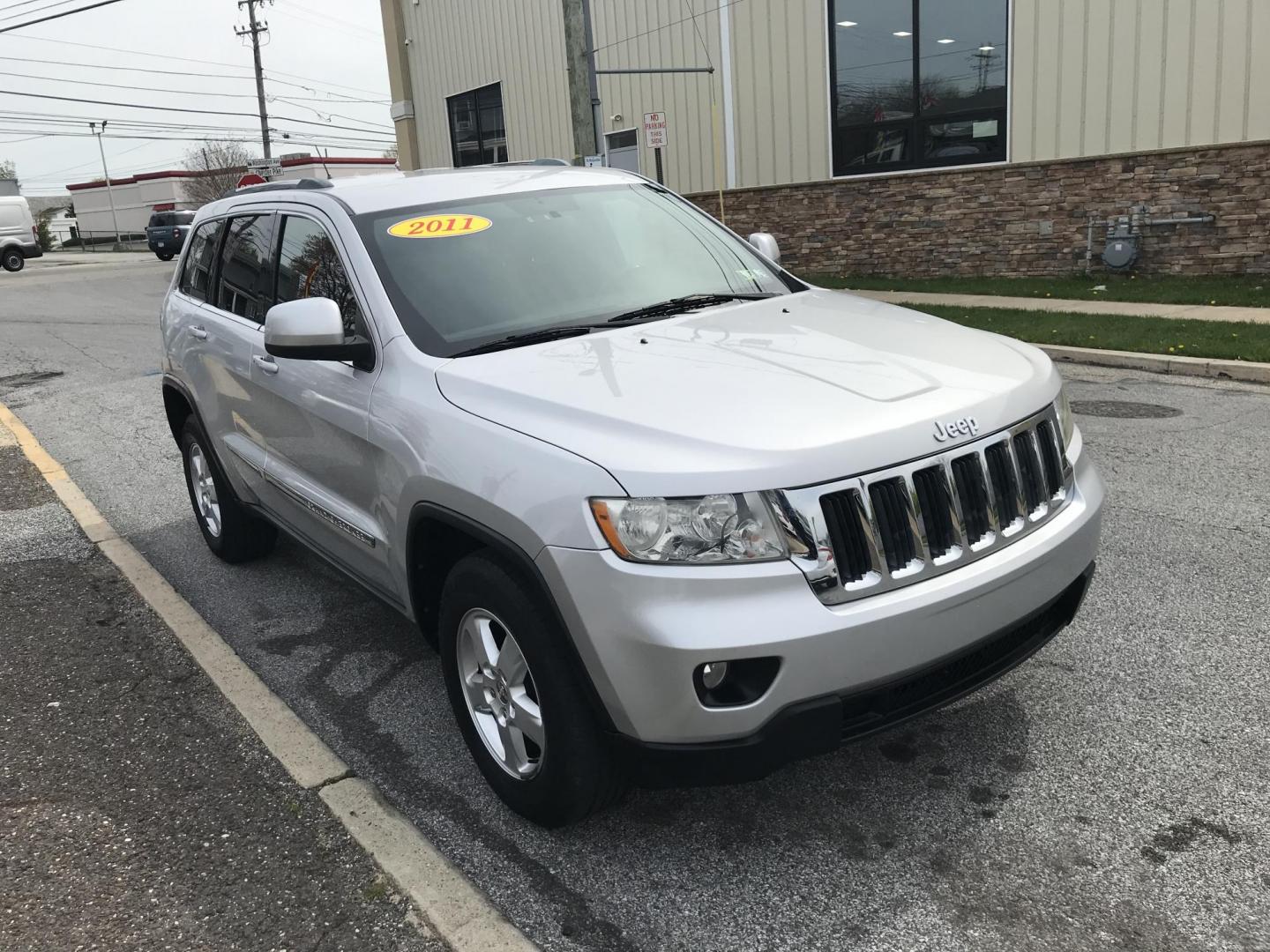 2011 Silver /Gray Jeep Grand Cherokee Laredo 4WD (1J4RR4GG8BC) with an 3.6L V6 DOHC 24V engine, 5-Speed Automatic transmission, located at 577 Chester Pike, Prospect Park, PA, 19076, (610) 237-1015, 39.886154, -75.302338 - 2011 Jeep Grand Cherokee Laredo: Only 106k miles, remote start, 4x4, new PA inspection, SUPER CLEAN, runs LIKE NEW! This vehicle comes inspected and has been given a bumper to bumper safety check. It is very clean, reliable, and well maintained. We offer a unique pay plan that is known for being - Photo#3