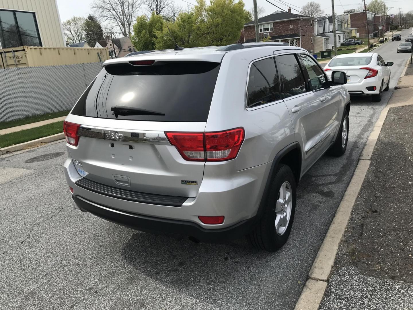 2011 Silver /Gray Jeep Grand Cherokee Laredo 4WD (1J4RR4GG8BC) with an 3.6L V6 DOHC 24V engine, 5-Speed Automatic transmission, located at 577 Chester Pike, Prospect Park, PA, 19076, (610) 237-1015, 39.886154, -75.302338 - 2011 Jeep Grand Cherokee Laredo: Only 106k miles, remote start, 4x4, new PA inspection, SUPER CLEAN, runs LIKE NEW! This vehicle comes inspected and has been given a bumper to bumper safety check. It is very clean, reliable, and well maintained. We offer a unique pay plan that is known for being - Photo#4