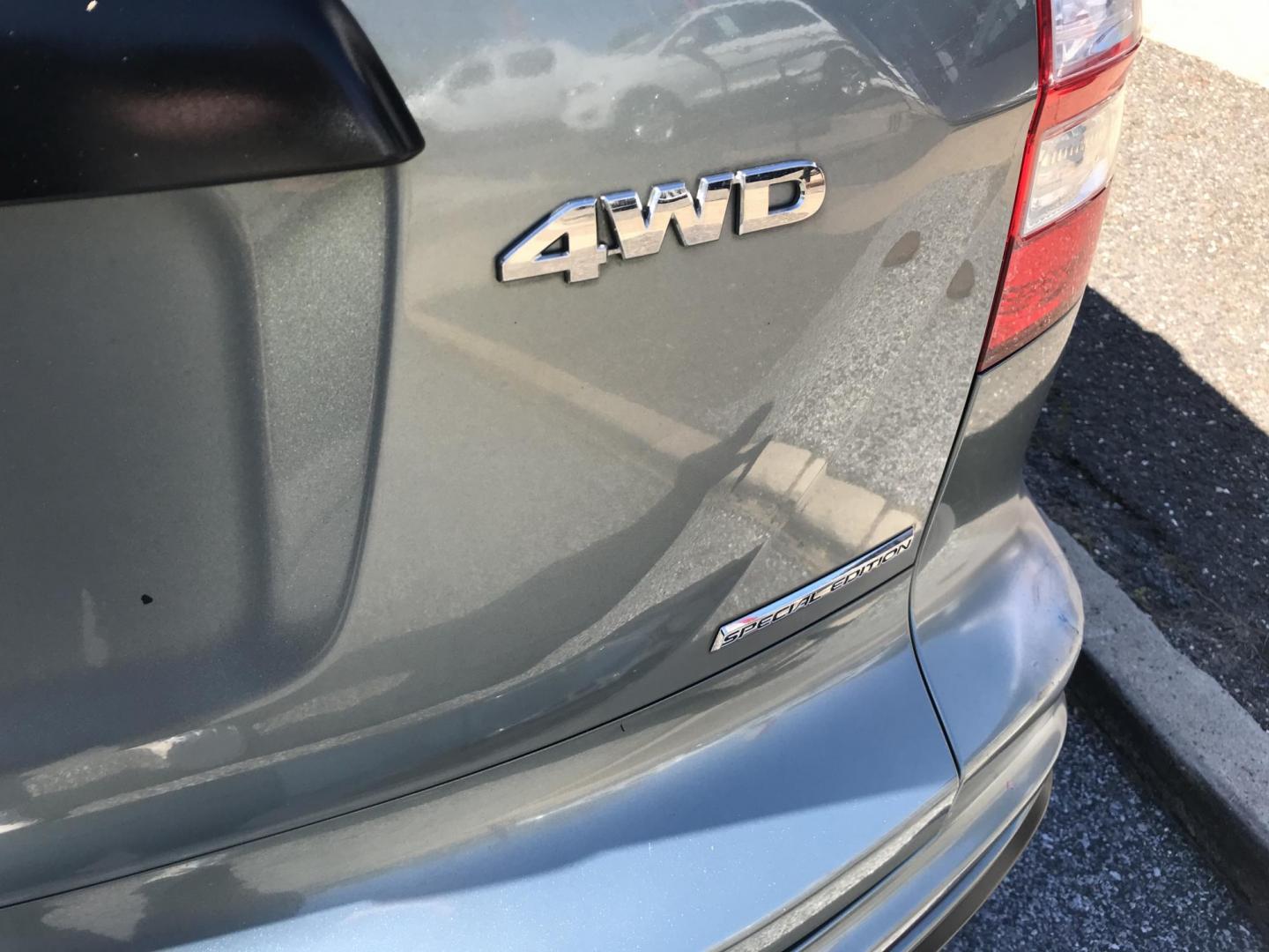2011 Green /Tan Honda CR-V SE 4WD (5J6RE4H49BL) with an 2.4L L4 DOHC 16V engine, 5-Speed Automatic transmission, located at 577 Chester Pike, Prospect Park, PA, 19076, (610) 237-1015, 39.886154, -75.302338 - 2011 Honda CRV: Remote start, 4x4, new PA inspection, SUPER CLEAN, runs LIKE NEW! This vehicle comes inspected and has been given a bumper to bumper safety check. It is very clean, reliable, and well maintained. We offer a unique pay plan that is known for being the easiest and fastest financing - Photo#6