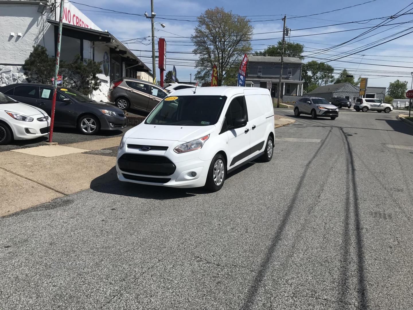 2018 White /Gray Ford Transit Connect Cargo Van XLT LWB w/Rear 180 Degree Door (NM0LS7F71J1) with an 2.5L L4 DOHC 16V engine, 6A transmission, located at 577 Chester Pike, Prospect Park, PA, 19076, (610) 237-1015, 39.886154, -75.302338 - Photo#1
