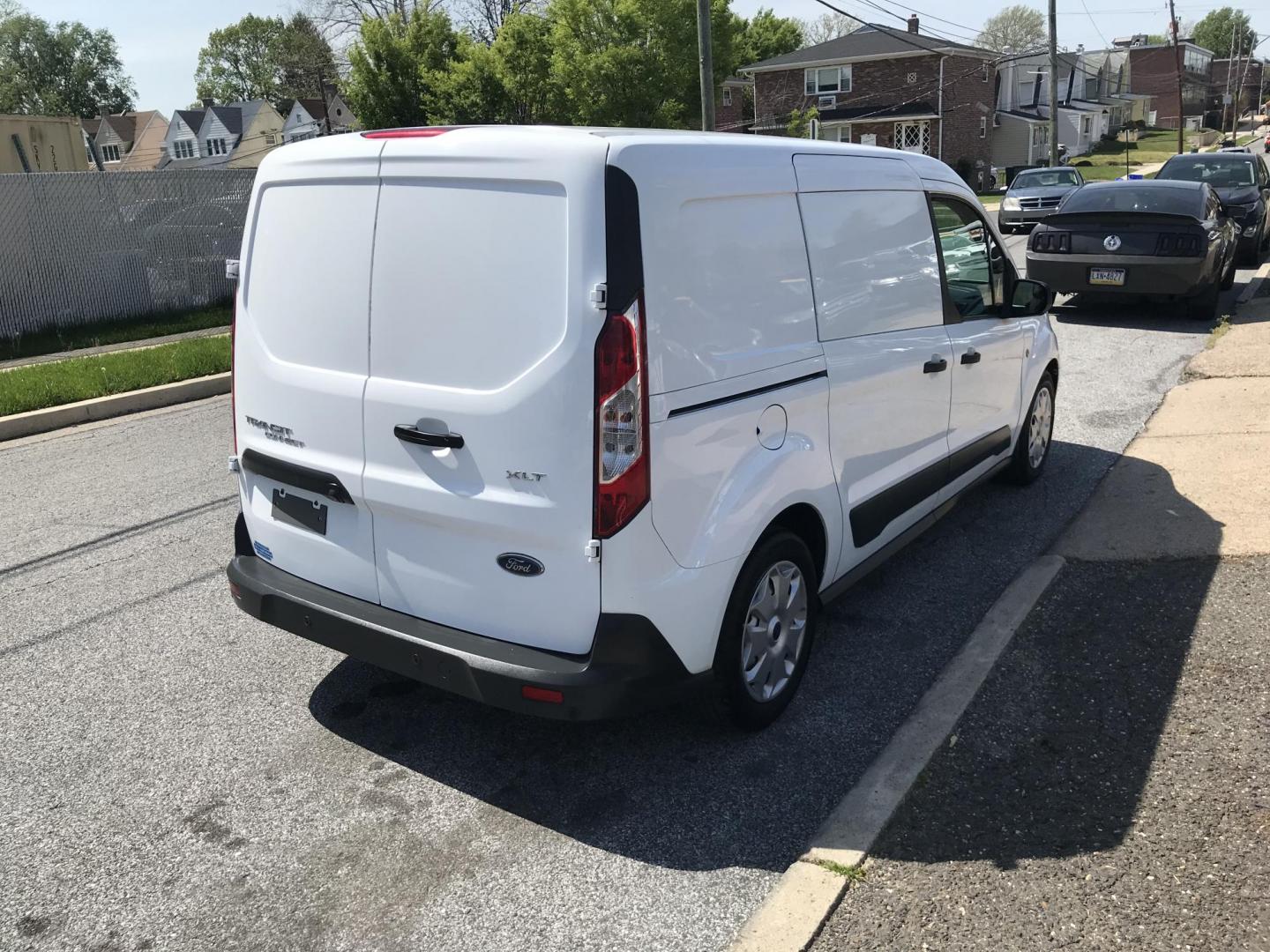 2018 White /Gray Ford Transit Connect Cargo Van XLT LWB w/Rear 180 Degree Door (NM0LS7F71J1) with an 2.5L L4 DOHC 16V engine, 6A transmission, located at 577 Chester Pike, Prospect Park, PA, 19076, (610) 237-1015, 39.886154, -75.302338 - Photo#4
