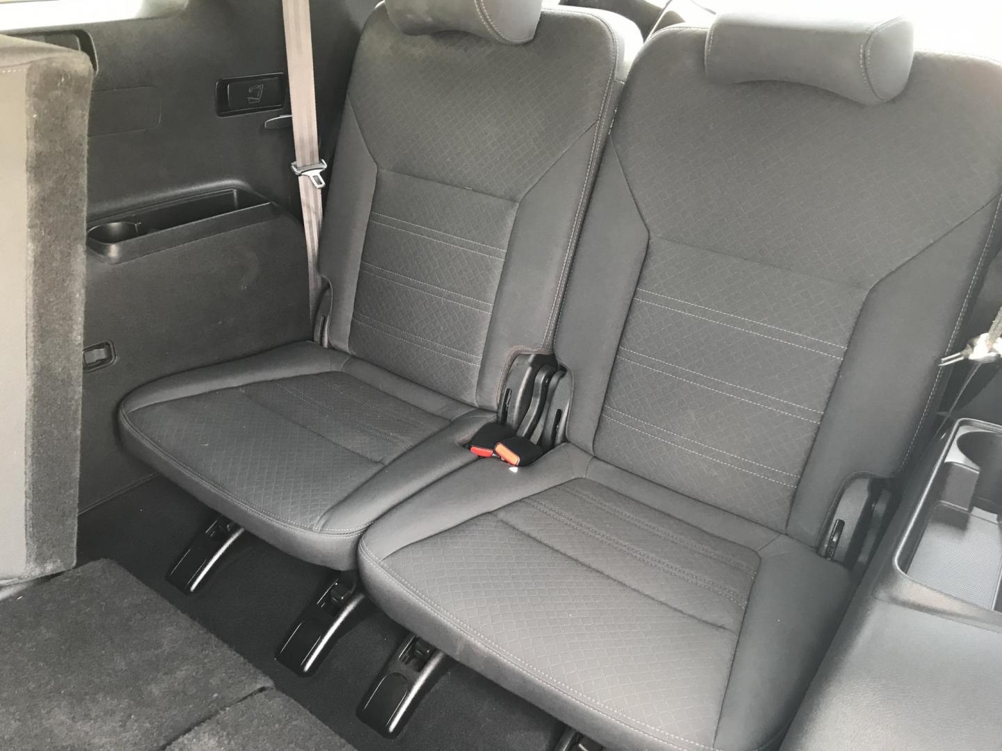 2020 Silver /Black Kia Sorento LX (5XYPG4A37LG) with an 2.4L L4 DOHC 16V engine, 6A transmission, located at 577 Chester Pike, Prospect Park, PA, 19076, (610) 237-1015, 39.886154, -75.302338 - 2020 Kia Sorento LX: Backup camera, 3rd row seating, new PA inspection, SUPER CLEAN, runs LIKE NEW! This vehicle comes inspected and has been given a bumper to bumper safety check. It is very clean, reliable, and well maintained. We offer a unique pay plan that is known for being the easiest and - Photo#18