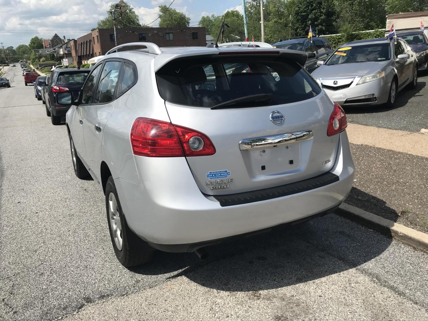 2015 Silver /Gray Nissan Rogue Select S AWD (JN8AS5MV0FW) with an 2.5L L4 DOHC 16V engine, Continuously Variable Transmission transmission, located at 577 Chester Pike, Prospect Park, PA, 19076, (610) 237-1015, 39.886154, -75.302338 - 2015 Nissan Rogue: Only 101k miles, new PA inspection, great on gas, runs LIKE NEW! This vehicle comes inspected and has been given a bumper to bumper safety check. It is very clean, reliable, and well maintained. We offer a unique pay plan that is known for being the easiest and fastest financin - Photo#5