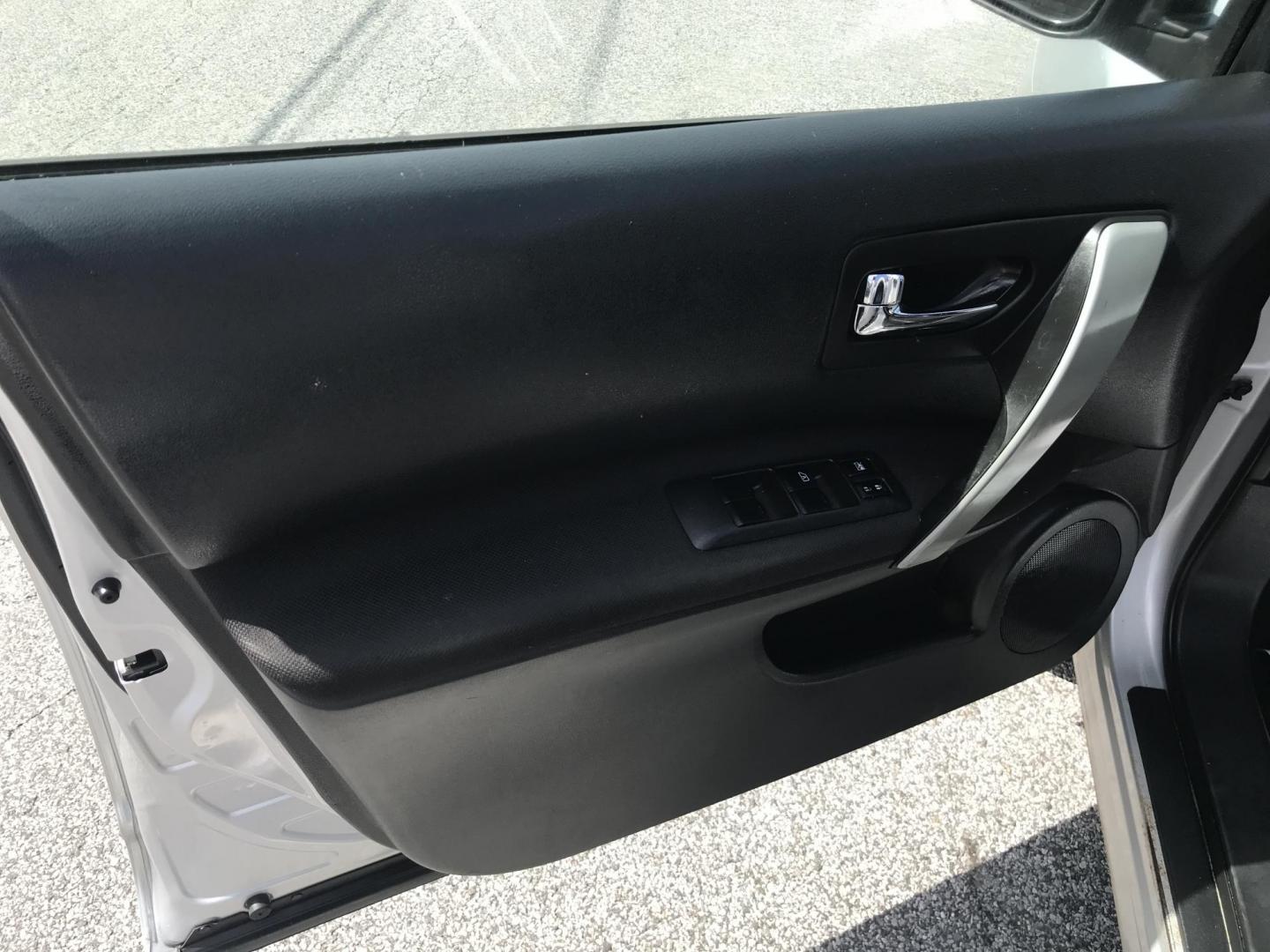 2015 Silver /Gray Nissan Rogue Select S AWD (JN8AS5MV0FW) with an 2.5L L4 DOHC 16V engine, Continuously Variable Transmission transmission, located at 577 Chester Pike, Prospect Park, PA, 19076, (610) 237-1015, 39.886154, -75.302338 - 2015 Nissan Rogue: Only 101k miles, new PA inspection, great on gas, runs LIKE NEW! This vehicle comes inspected and has been given a bumper to bumper safety check. It is very clean, reliable, and well maintained. We offer a unique pay plan that is known for being the easiest and fastest financin - Photo#8