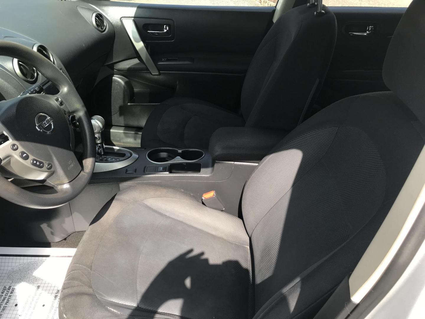 2015 Silver /Gray Nissan Rogue Select S AWD (JN8AS5MV0FW) with an 2.5L L4 DOHC 16V engine, Continuously Variable Transmission transmission, located at 577 Chester Pike, Prospect Park, PA, 19076, (610) 237-1015, 39.886154, -75.302338 - 2015 Nissan Rogue: Only 101k miles, new PA inspection, great on gas, runs LIKE NEW! This vehicle comes inspected and has been given a bumper to bumper safety check. It is very clean, reliable, and well maintained. We offer a unique pay plan that is known for being the easiest and fastest financin - Photo#9