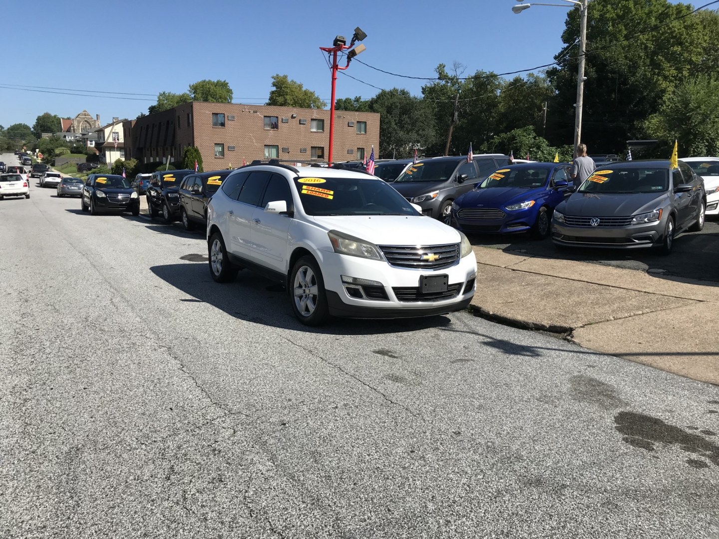 2016 White Chevrolet Traverse 1LT (1GNKRGKD6GJ) with an 3.6L V6 DOHC 24V engine, 6A transmission, located at 577 Chester Pike, Prospect Park, PA, 19076, (610) 237-1015, 39.886154, -75.302338 - 2016 Chevrolet Traverse LT: 3rd row seating, backup camera, new PA inspection, SUPER CLEAN, runs LIKE NEW! This vehicle comes inspected and has been given a bumper to bumper safety check. It is very clean, reliable, and well maintained. We offer a unique pay plan that is known for being the easie- Photo#1