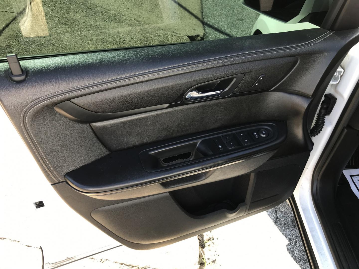 2016 White Chevrolet Traverse 1LT (1GNKRGKD6GJ) with an 3.6L V6 DOHC 24V engine, 6A transmission, located at 577 Chester Pike, Prospect Park, PA, 19076, (610) 237-1015, 39.886154, -75.302338 - 2016 Chevrolet Traverse LT: 3rd row seating, backup camera, new PA inspection, SUPER CLEAN, runs LIKE NEW! This vehicle comes inspected and has been given a bumper to bumper safety check. It is very clean, reliable, and well maintained. We offer a unique pay plan that is known for being the easie- Photo#7