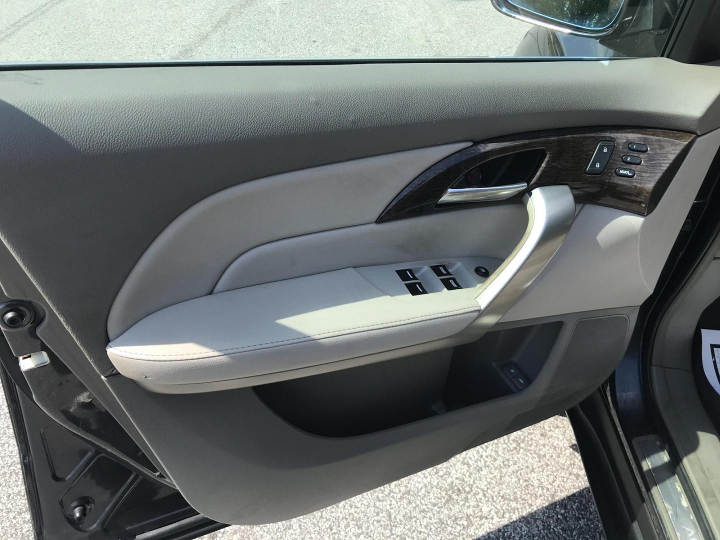 2013 Green /Beige Acura MDX 6-Spd AT w/Tech Package (2HNYD2H32DH) with an 3.5L V6 SOHC 24V engine, 6-Speed Automatic transmission, located at 577 Chester Pike, Prospect Park, PA, 19076, (610) 237-1015, 39.886154, -75.302338 - 2013 Acura MDX: 3rd row seating, navigation system, backup camera, AWD, sunroof, heated seats, SUPER CLEAN, runs LIKE NEW! This vehicle comes inspected and has been given a bumper to bumper safety check. It is very clean, reliable, and well maintained. We offer a unique pay plan that is known for - Photo#10