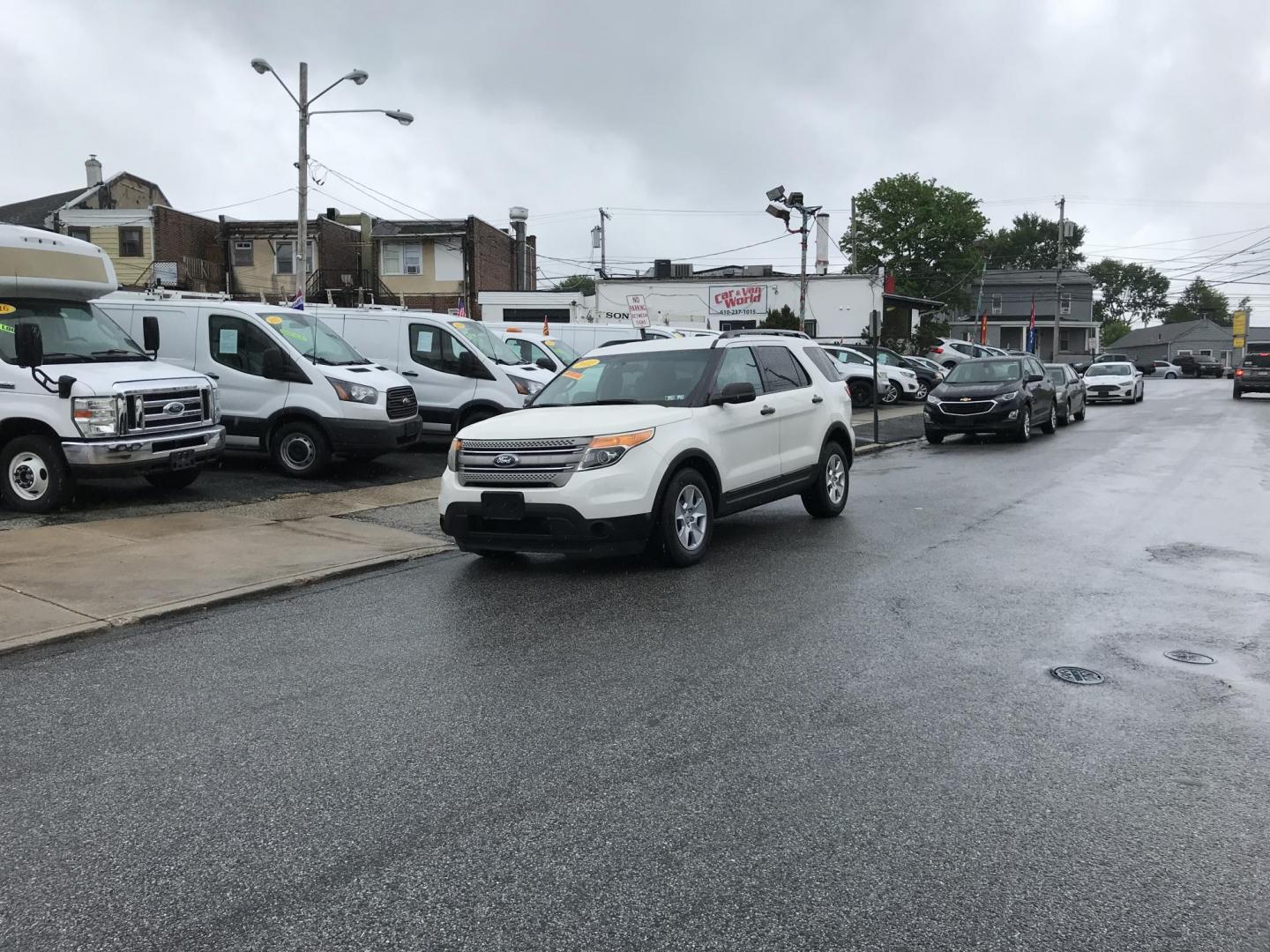 2012 White /Gray Ford Explorer 4WD (1FMHK8B8XCG) with an 3.5L V6 DOHC 24V engine, 6-Speed Automatic transmission, located at 577 Chester Pike, Prospect Park, PA, 19076, (610) 237-1015, 39.886154, -75.302338 - Photo#1
