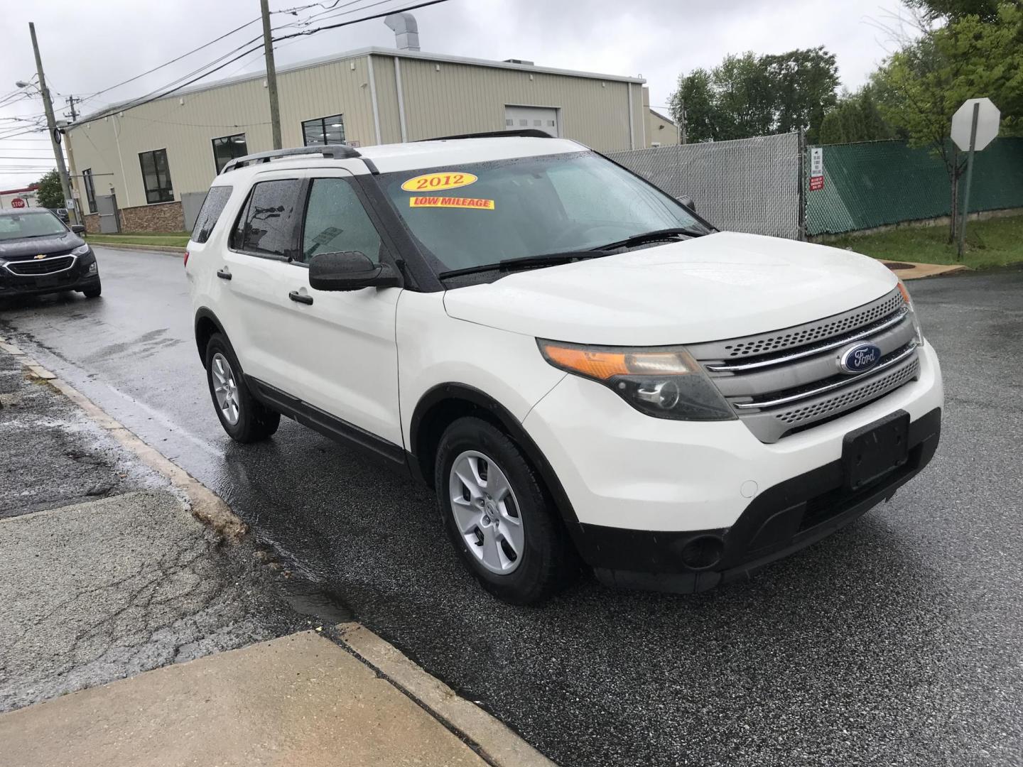 2012 White /Gray Ford Explorer 4WD (1FMHK8B8XCG) with an 3.5L V6 DOHC 24V engine, 6-Speed Automatic transmission, located at 577 Chester Pike, Prospect Park, PA, 19076, (610) 237-1015, 39.886154, -75.302338 - Photo#3
