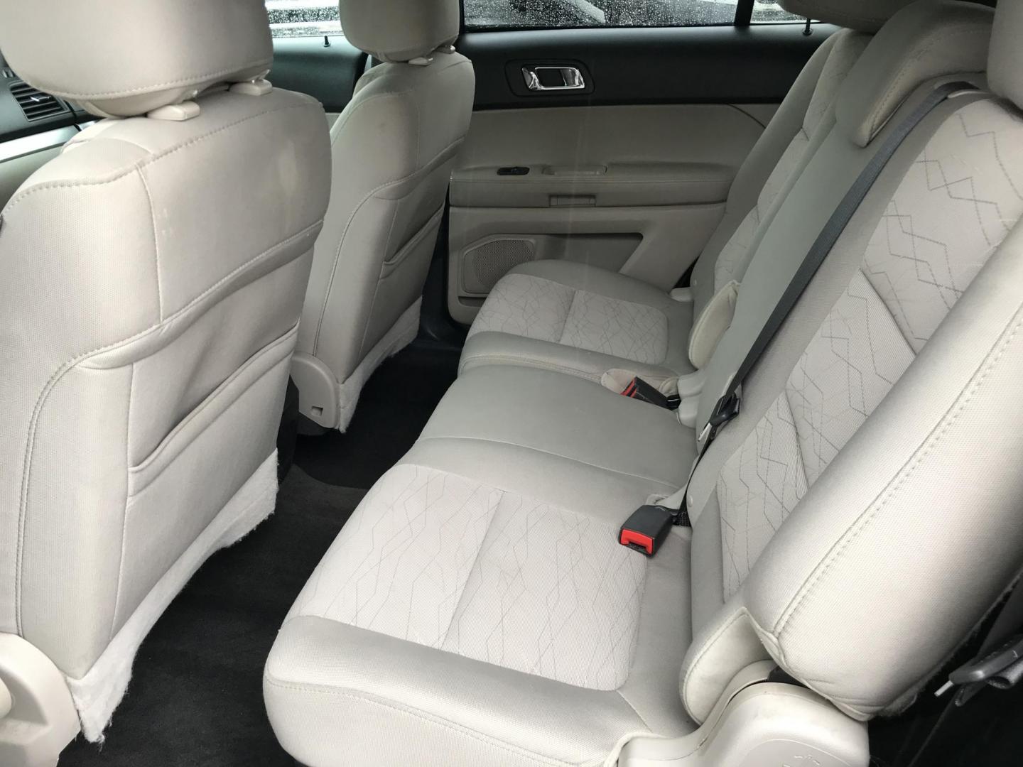 2012 White /Gray Ford Explorer 4WD (1FMHK8B8XCG) with an 3.5L V6 DOHC 24V engine, 6-Speed Automatic transmission, located at 577 Chester Pike, Prospect Park, PA, 19076, (610) 237-1015, 39.886154, -75.302338 - Photo#15