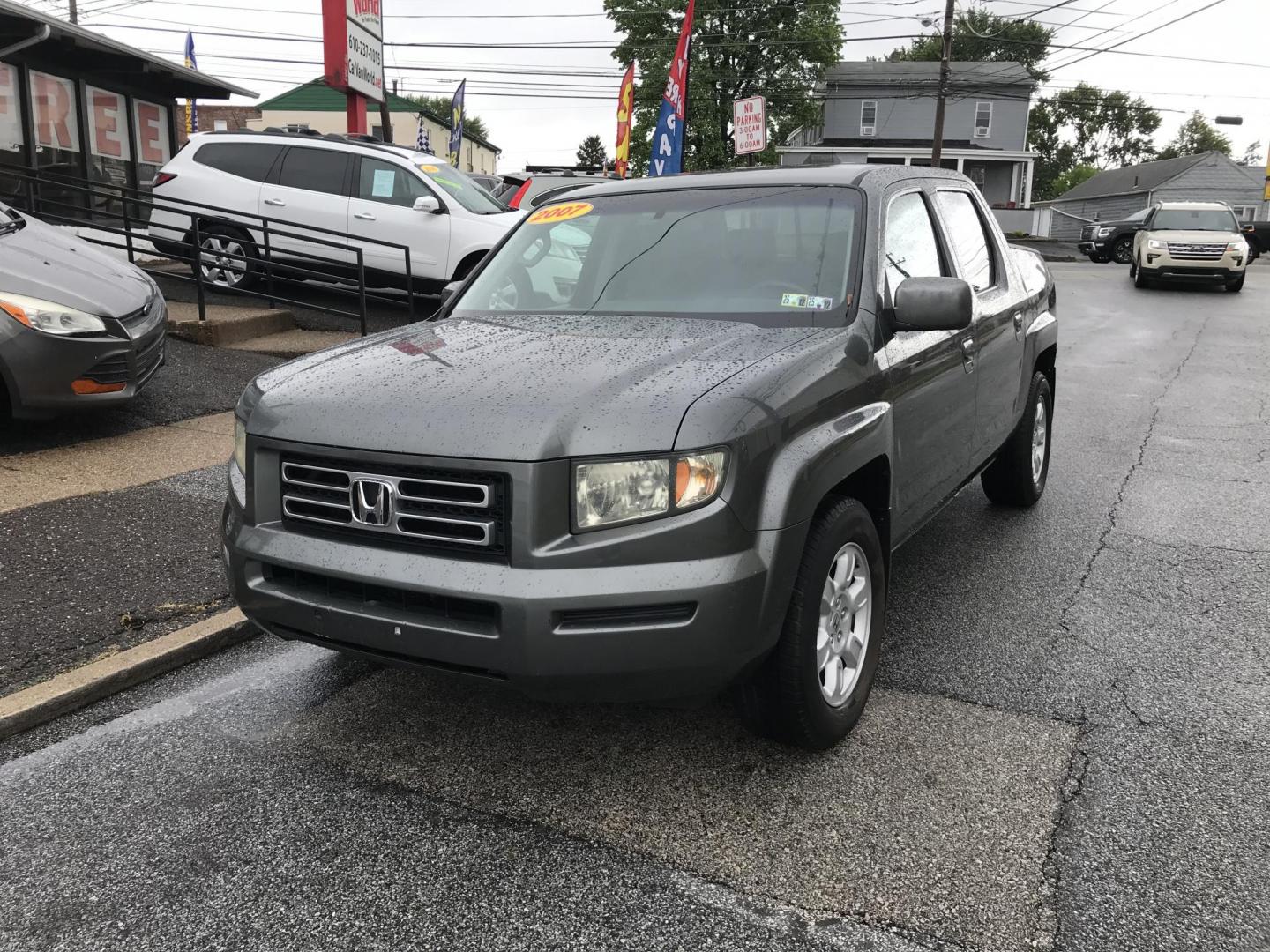 2007 Gray /Gray Honda Ridgeline RTS (2HJYK16497H) with an 3.5L V6 SOHC 24V engine, 5-Speed Automatic Overdrive transmission, located at 577 Chester Pike, Prospect Park, PA, 19076, (610) 237-1015, 39.886154, -75.302338 - 2007 Honda Ridgeline RTS: 4x4, 12/25 inspection, runs great! *Vehicle is being sold to purchase outright, no financing* - Photo#0