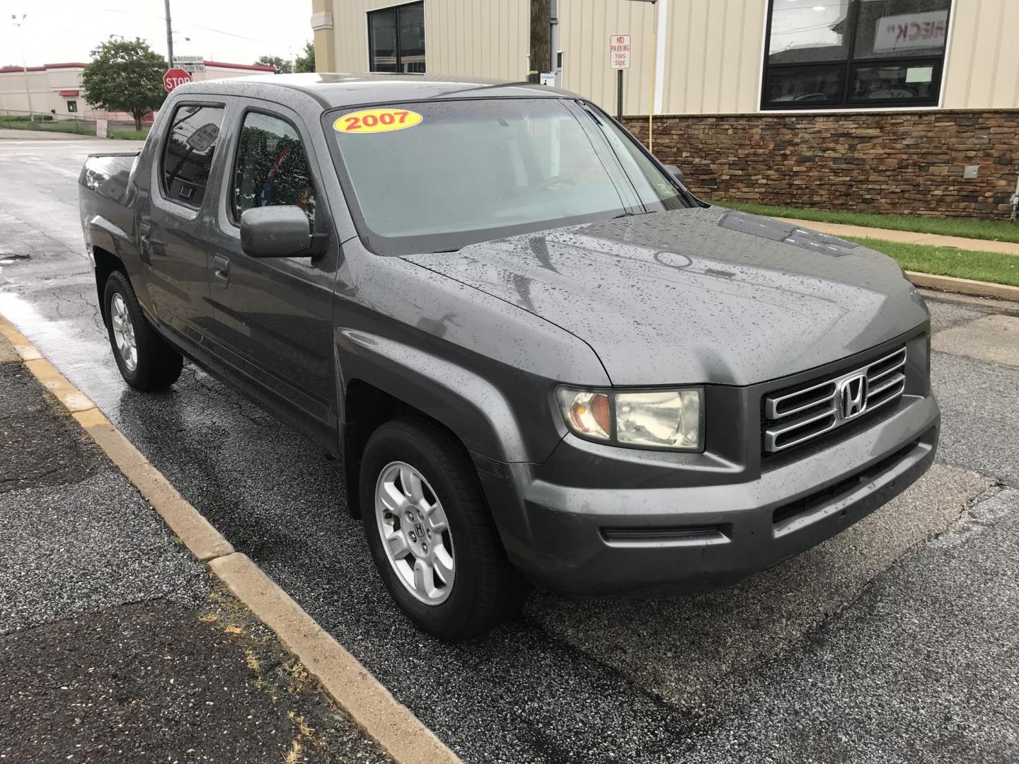2007 Gray /Gray Honda Ridgeline RTS (2HJYK16497H) with an 3.5L V6 SOHC 24V engine, 5-Speed Automatic Overdrive transmission, located at 577 Chester Pike, Prospect Park, PA, 19076, (610) 237-1015, 39.886154, -75.302338 - 2007 Honda Ridgeline RTS: 4x4, 12/25 inspection, runs great! *Vehicle is being sold to purchase outright, no financing* - Photo#1