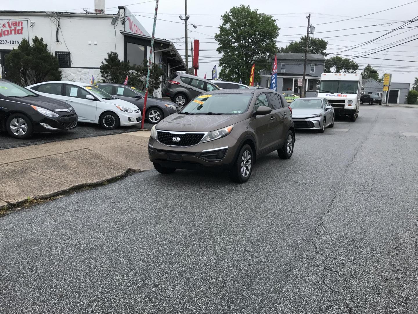 2014 Brown /Black Kia Sportage LX (KNDPB3AC5E7) with an 2.4L V6 DOHC 24V engine, 6-Speed Automatic transmission, located at 577 Chester Pike, Prospect Park, PA, 19076, (610) 237-1015, 39.886154, -75.302338 - 2014 Kia Sportage LX: great on gas, new PA inspection, SUPER CLEAN, runs LIKE NEW! This vehicle comes inspected and has been given a bumper to bumper safety check. It is very clean, reliable, and well maintained. We offer a unique pay plan that is known for being the easiest and fastest financing - Photo#1