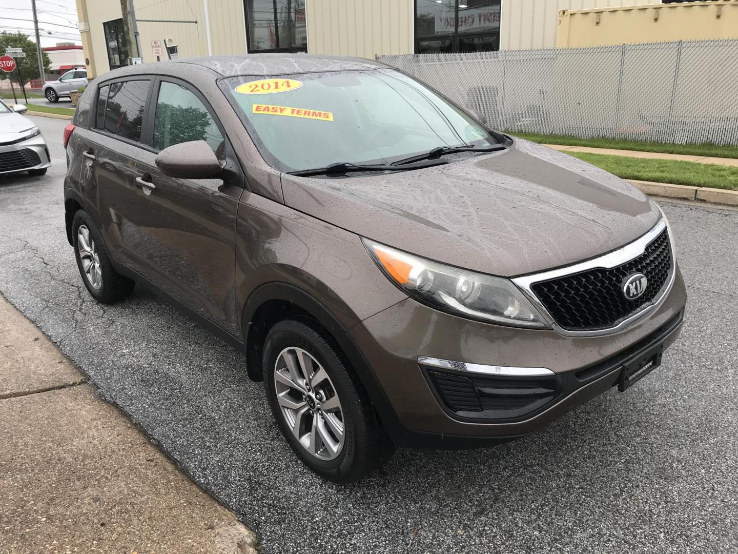 2014 Brown /Black Kia Sportage LX (KNDPB3AC5E7) with an 2.4L V6 DOHC 24V engine, 6-Speed Automatic transmission, located at 577 Chester Pike, Prospect Park, PA, 19076, (610) 237-1015, 39.886154, -75.302338 - 2014 Kia Sportage LX: great on gas, new PA inspection, SUPER CLEAN, runs LIKE NEW! This vehicle comes inspected and has been given a bumper to bumper safety check. It is very clean, reliable, and well maintained. We offer a unique pay plan that is known for being the easiest and fastest financing - Photo#3