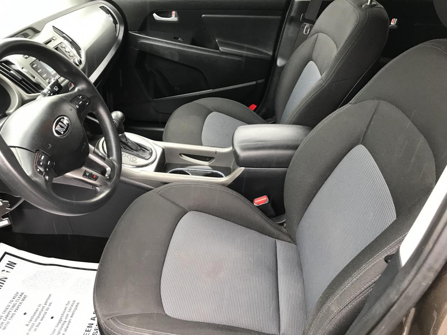 2014 Brown /Black Kia Sportage LX (KNDPB3AC5E7) with an 2.4L V6 DOHC 24V engine, 6-Speed Automatic transmission, located at 577 Chester Pike, Prospect Park, PA, 19076, (610) 237-1015, 39.886154, -75.302338 - 2014 Kia Sportage LX: great on gas, new PA inspection, SUPER CLEAN, runs LIKE NEW! This vehicle comes inspected and has been given a bumper to bumper safety check. It is very clean, reliable, and well maintained. We offer a unique pay plan that is known for being the easiest and fastest financing - Photo#9