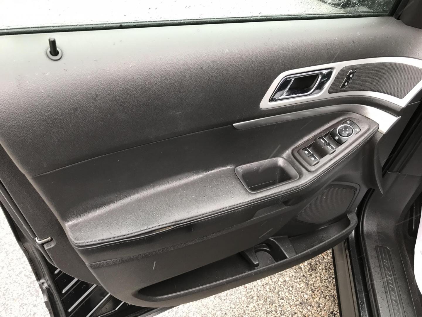 2013 Black /Black Ford Explorer XLT 4WD (1FM5K8D80DG) with an 3.5L V6 DOHC 24V engine, 6-Speed Automatic transmission, located at 577 Chester Pike, Prospect Park, PA, 19076, (610) 237-1015, 39.886154, -75.302338 - 2013 Ford Explorer XLT: 3rd row seating, 4x4, new PA inspection, SUPER CLEAN, runs LIKE NEW! This vehicle comes inspected and has been given a bumper to bumper safety check. It is very clean, reliable, and well maintained. We offer a unique pay plan that is known for being the easiest and fastest - Photo#8
