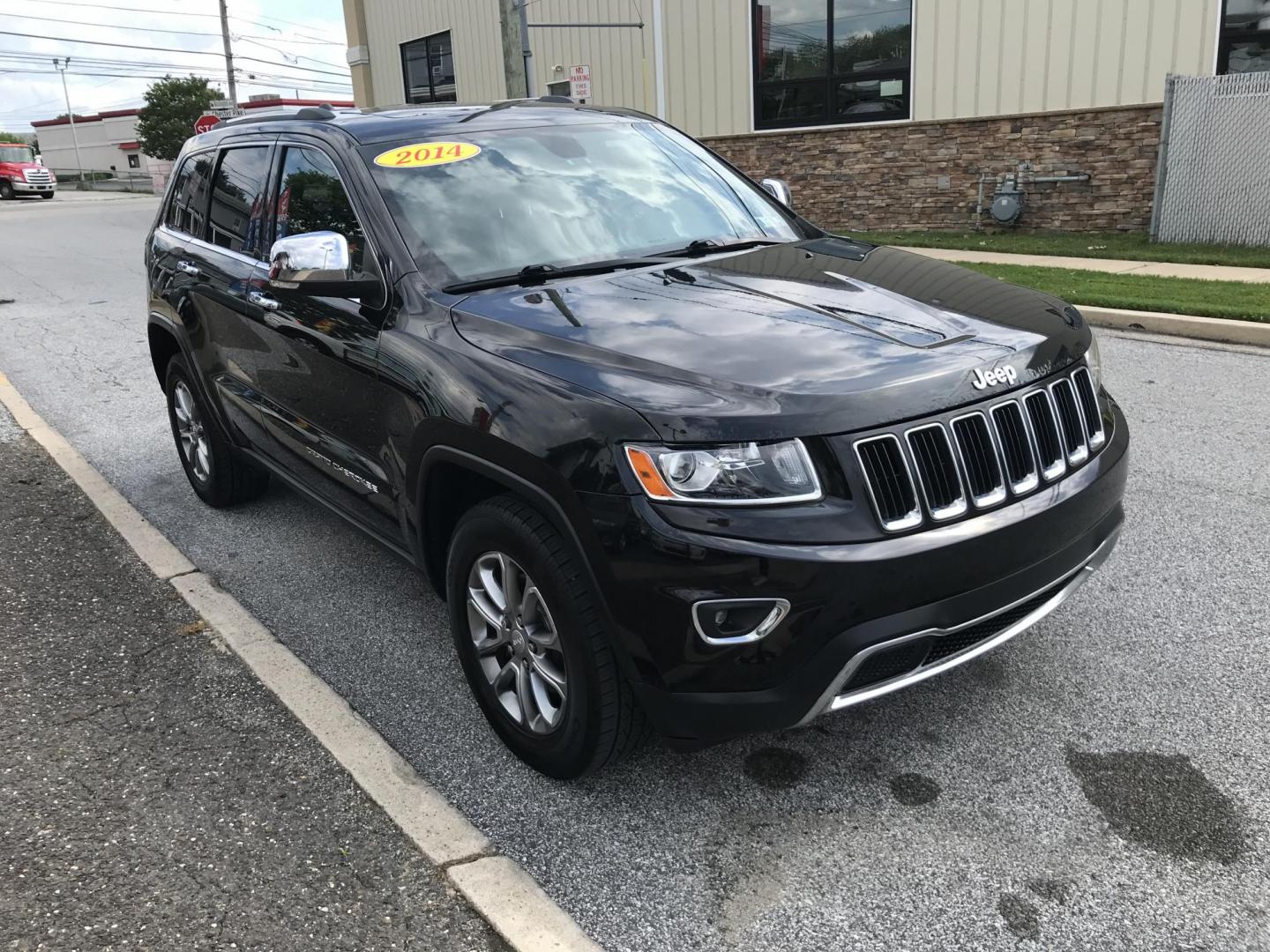 2014 Black /Black Jeep Grand Cherokee Limited 4WD (1C4RJFBG5EC) with an 3.6L V6 DOHC 24V engine, 5-Speed Automatic transmission, located at 577 Chester Pike, Prospect Park, PA, 19076, (610) 237-1015, 39.886154, -75.302338 - 2014 Jeep Grand Cherokee LIMITED: Navigation system, 4x4, backup camera, sunroof, black leather interior, SUPER CLEAN, runs LIKE NEW! This vehicle comes inspected and has been given a bumper to bumper safety check. It is very clean, reliable, and well maintained. We offer a unique pay plan that i - Photo#3
